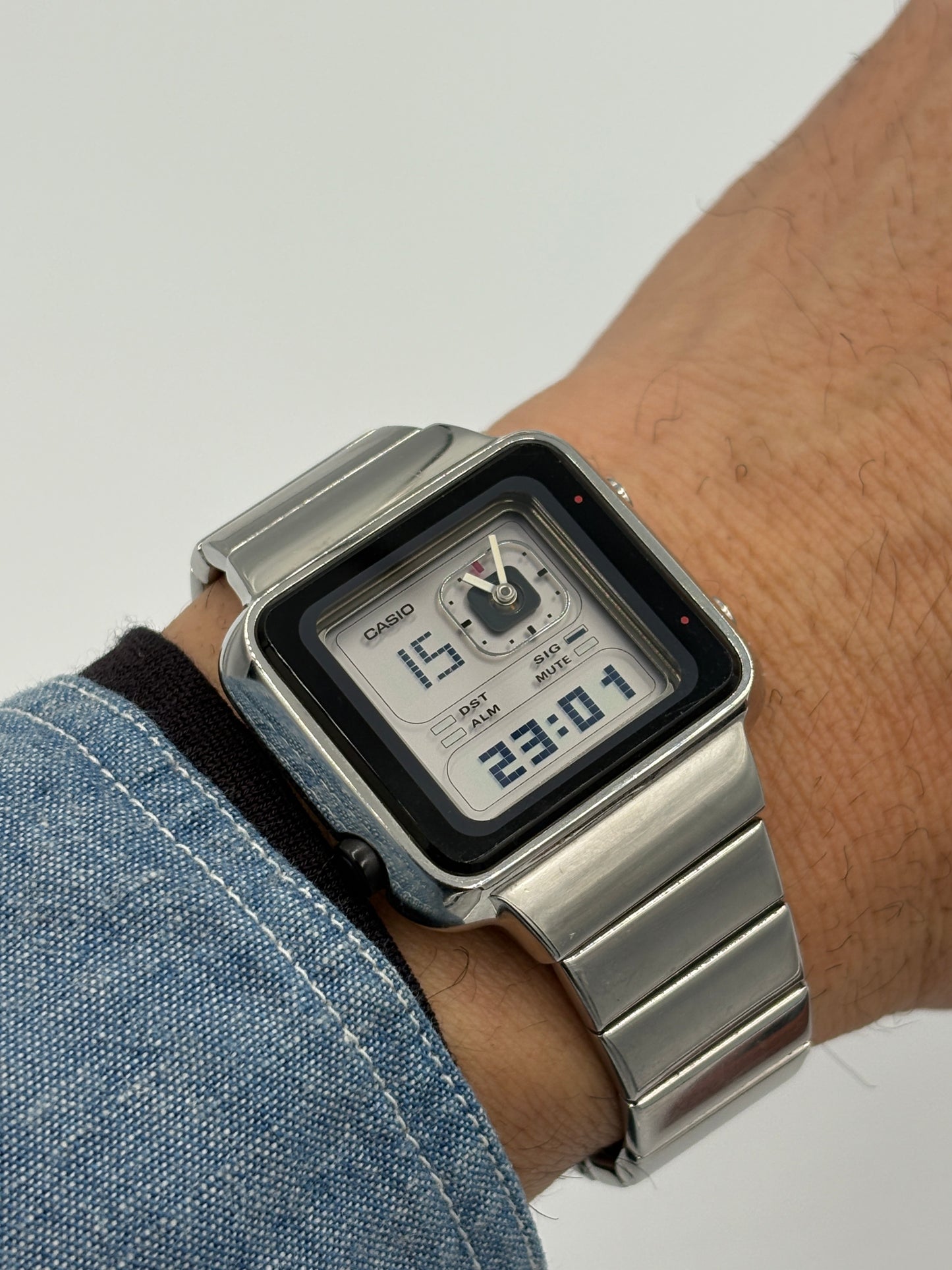 Super rarevintage 90s casio LAQ-2000L