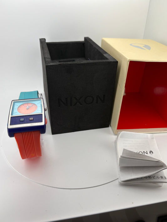 ① With box NIXON sk-09