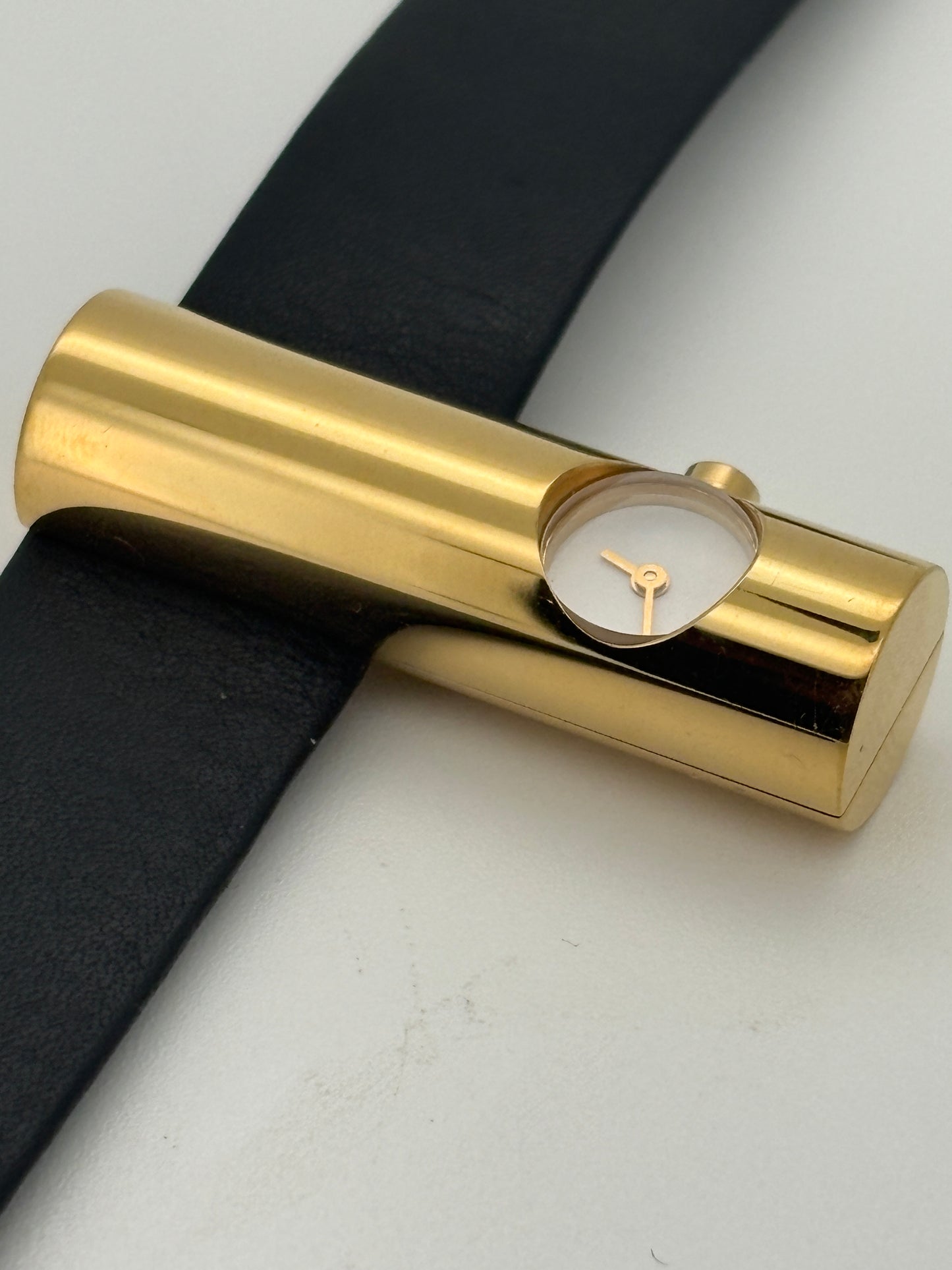 Unued Swiss Made vintage MILUS TRIBU