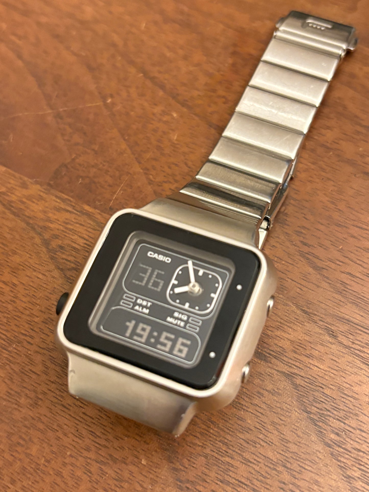 Super rarevintage 90s casio LAQ-2000D