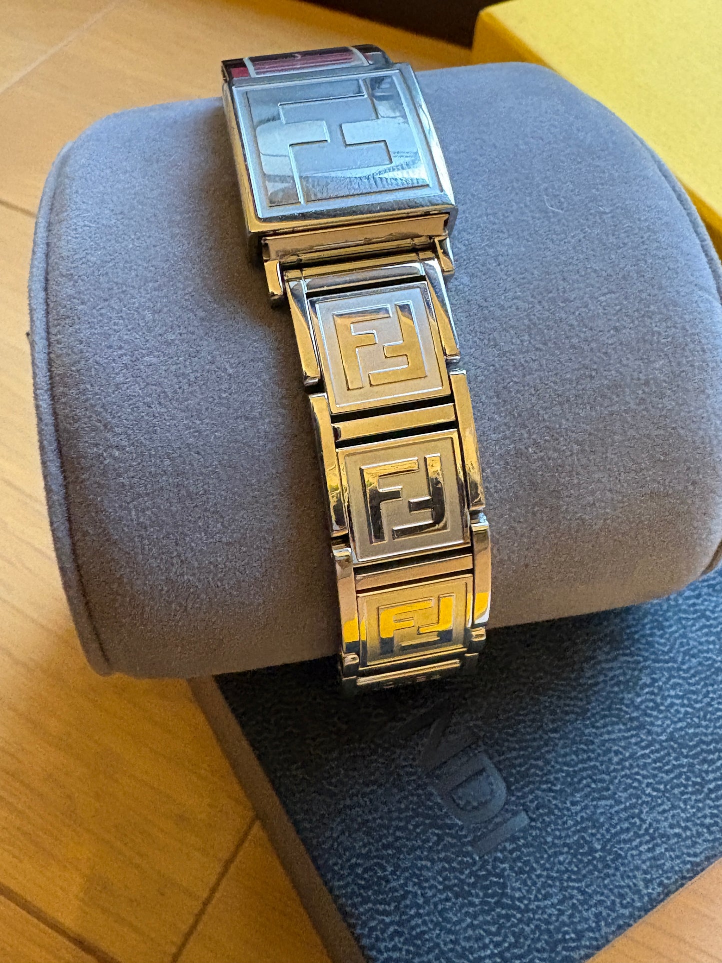 very very rare FENDI  bracelet type WATCH