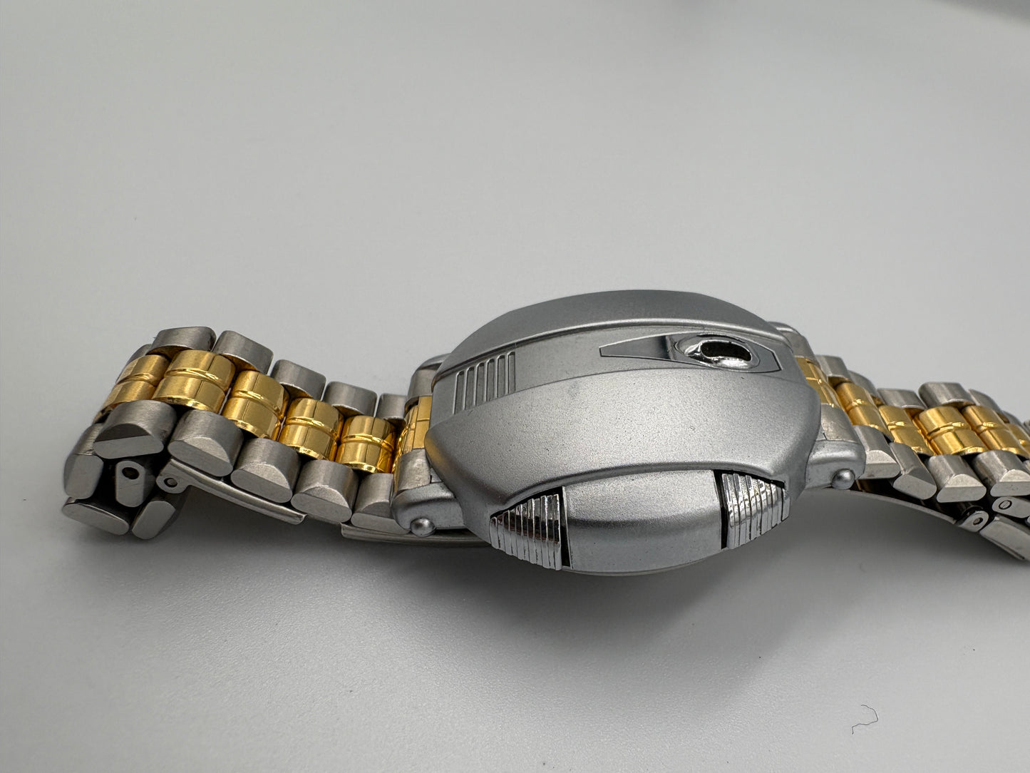 super rare   Designed by Reiji Matsumoto  80s SEIKO Ｙ825-4010