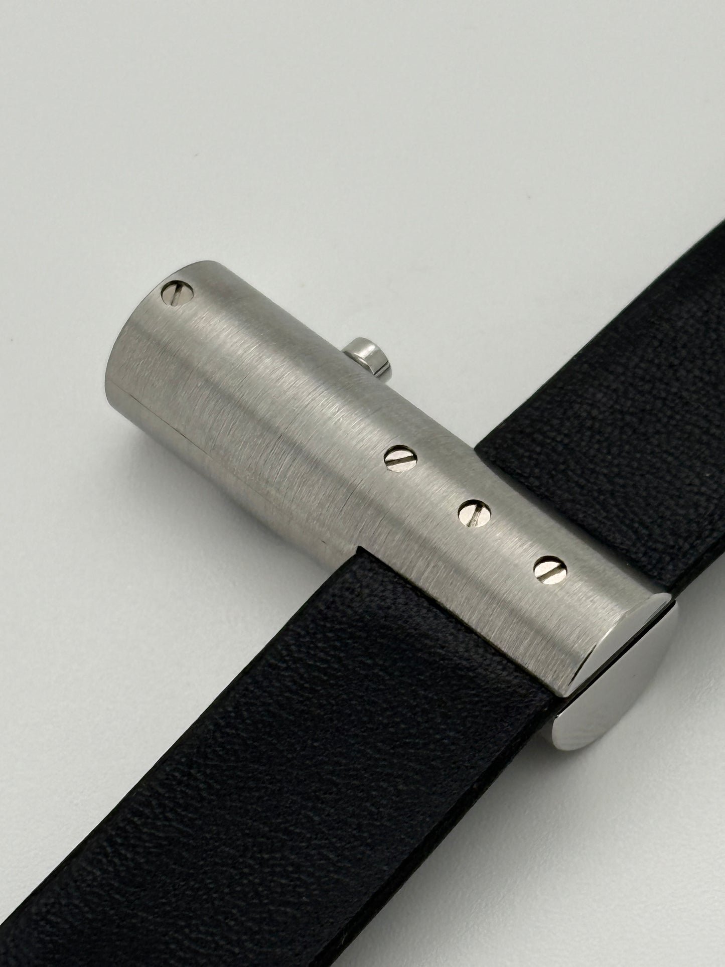 Unued Swiss Made  vintage MILUS TRIBU　