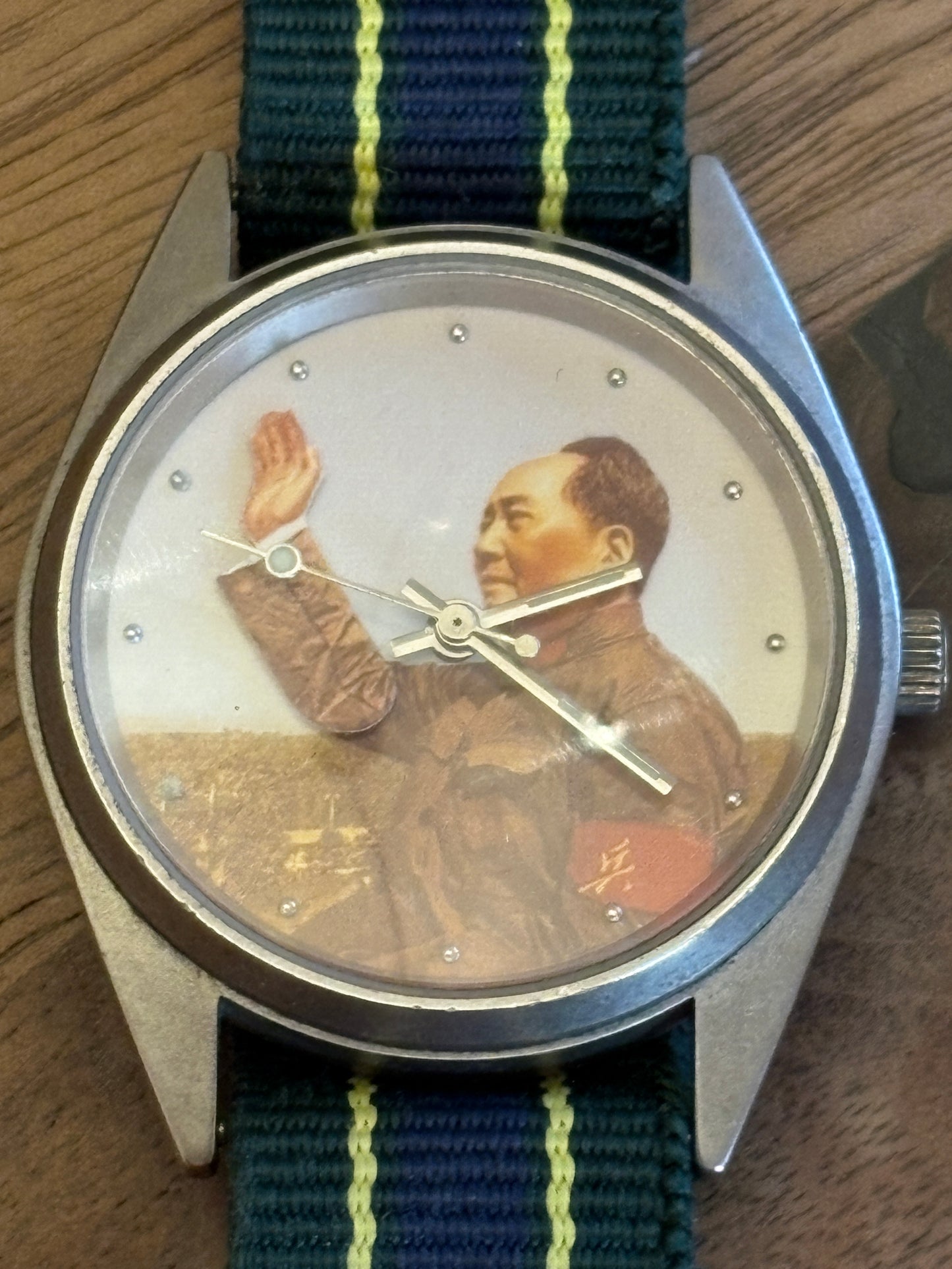 Very rare watch  Mao Zedong waving watch　 Shanghai Tang
