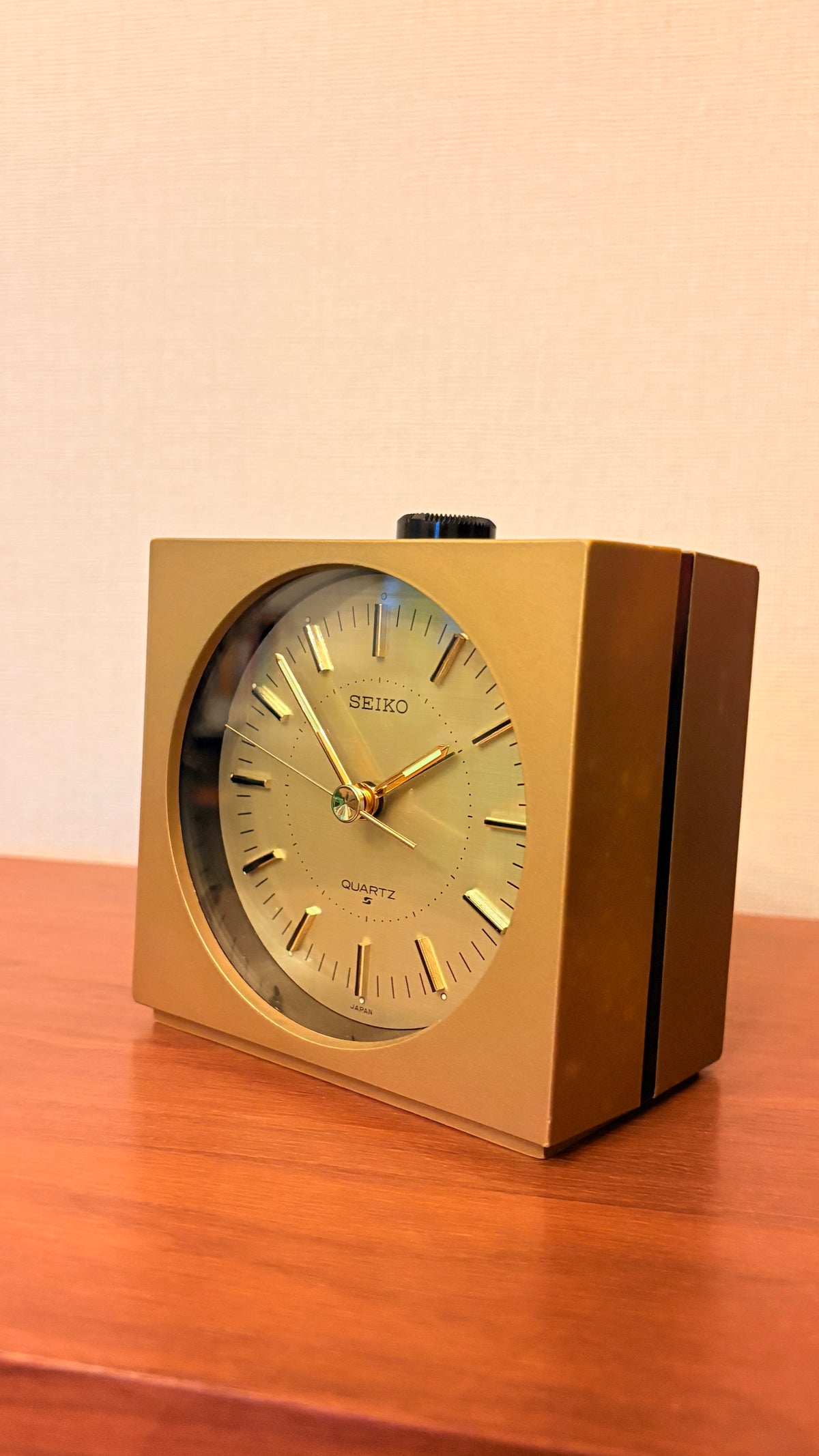70s seiko clock The world’s first quartz alarm clock