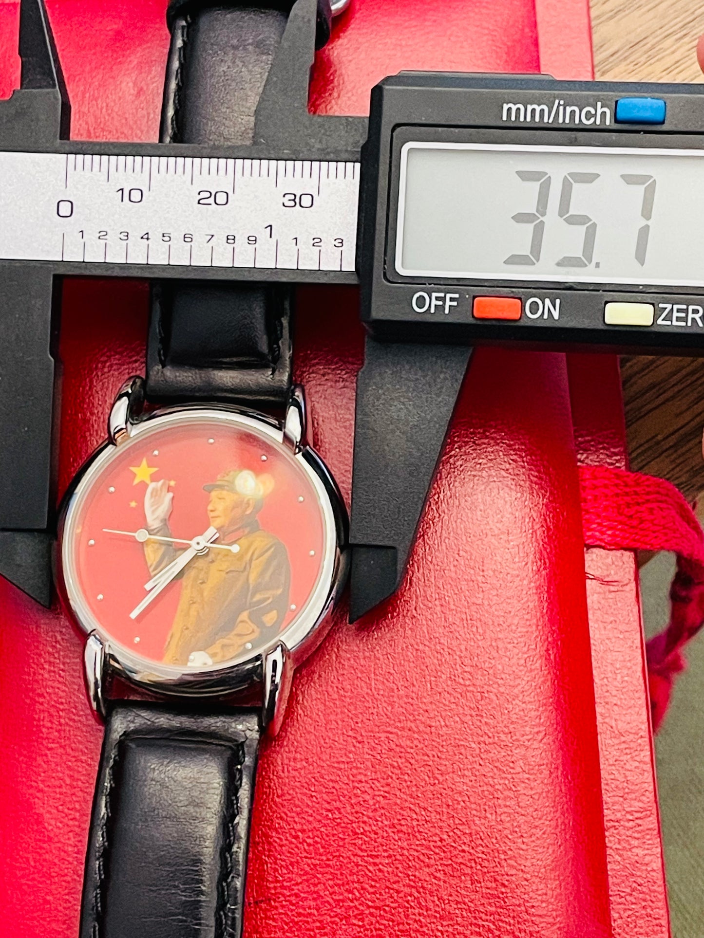 Unused WITH　BOX　 very rare watch Deng Xiaoping waving watch　 Shanghai Tang  Mao Zedong