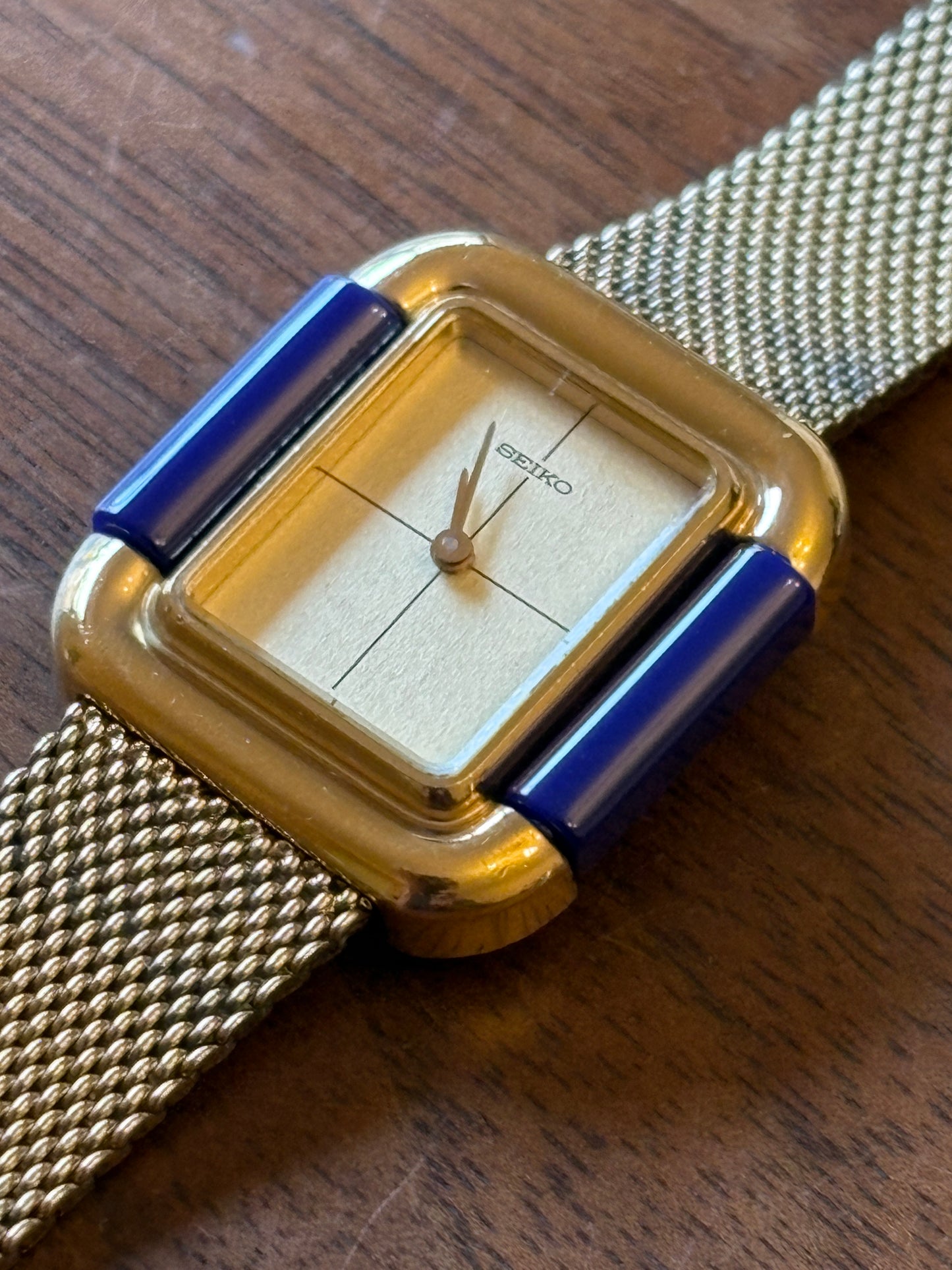 Super rare  Hidden Crown 1719-3070 70s Vintage Watch in Gold