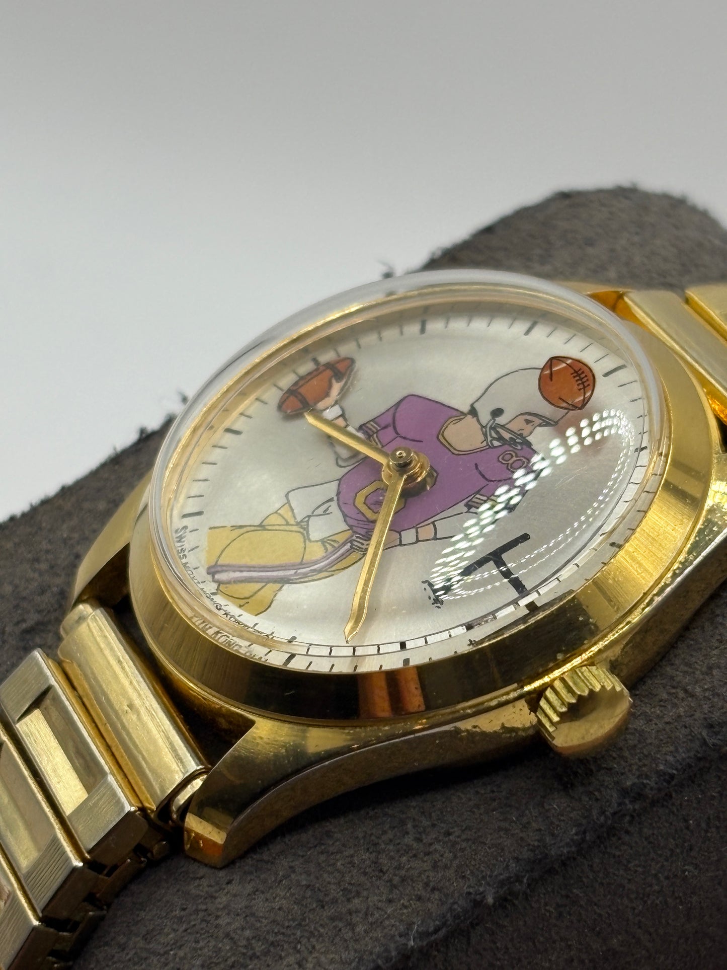 Super rare 70s Rugby-themed manual-wind watch