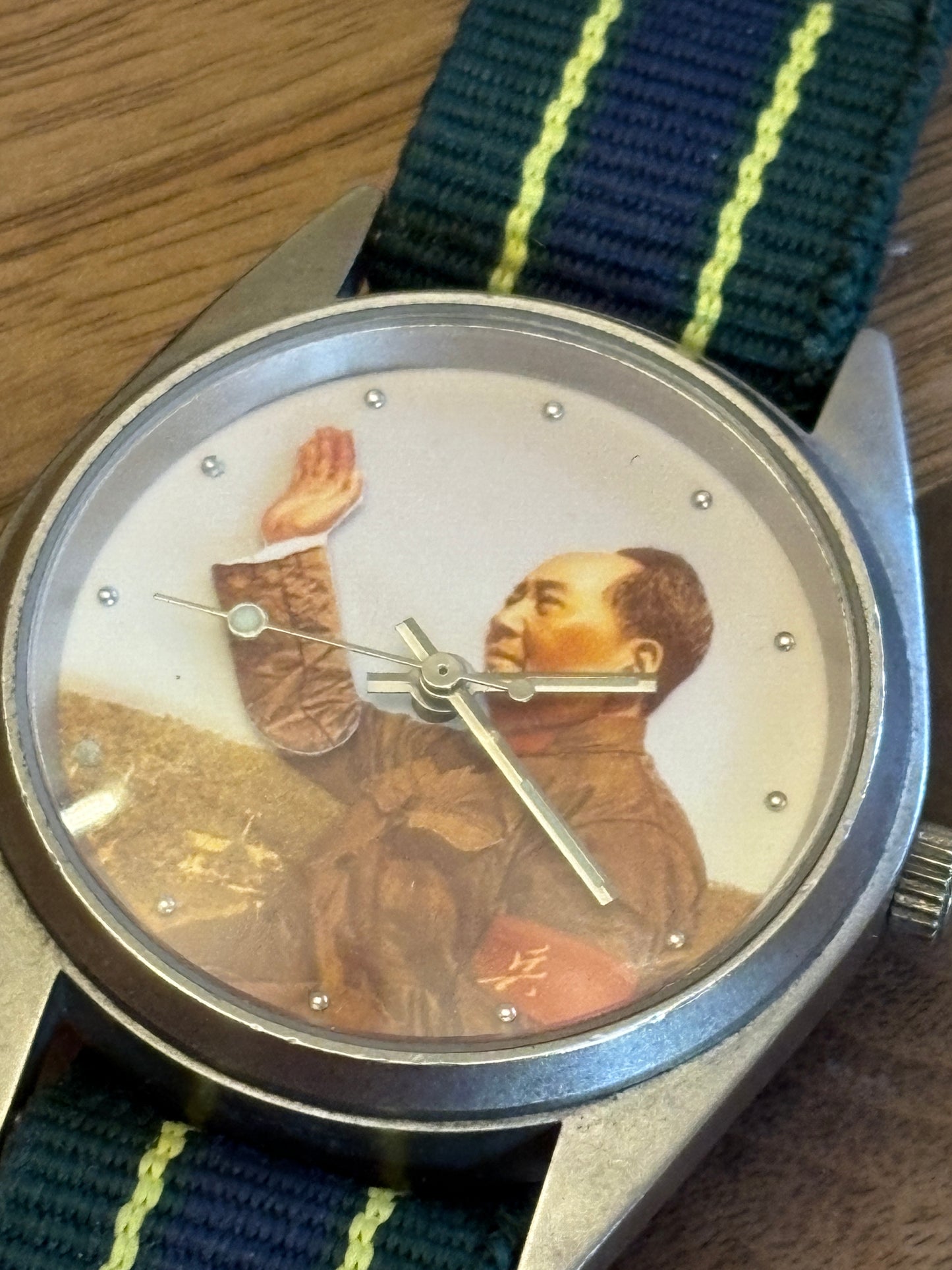Very rare watch  Mao Zedong waving watch　 Shanghai Tang