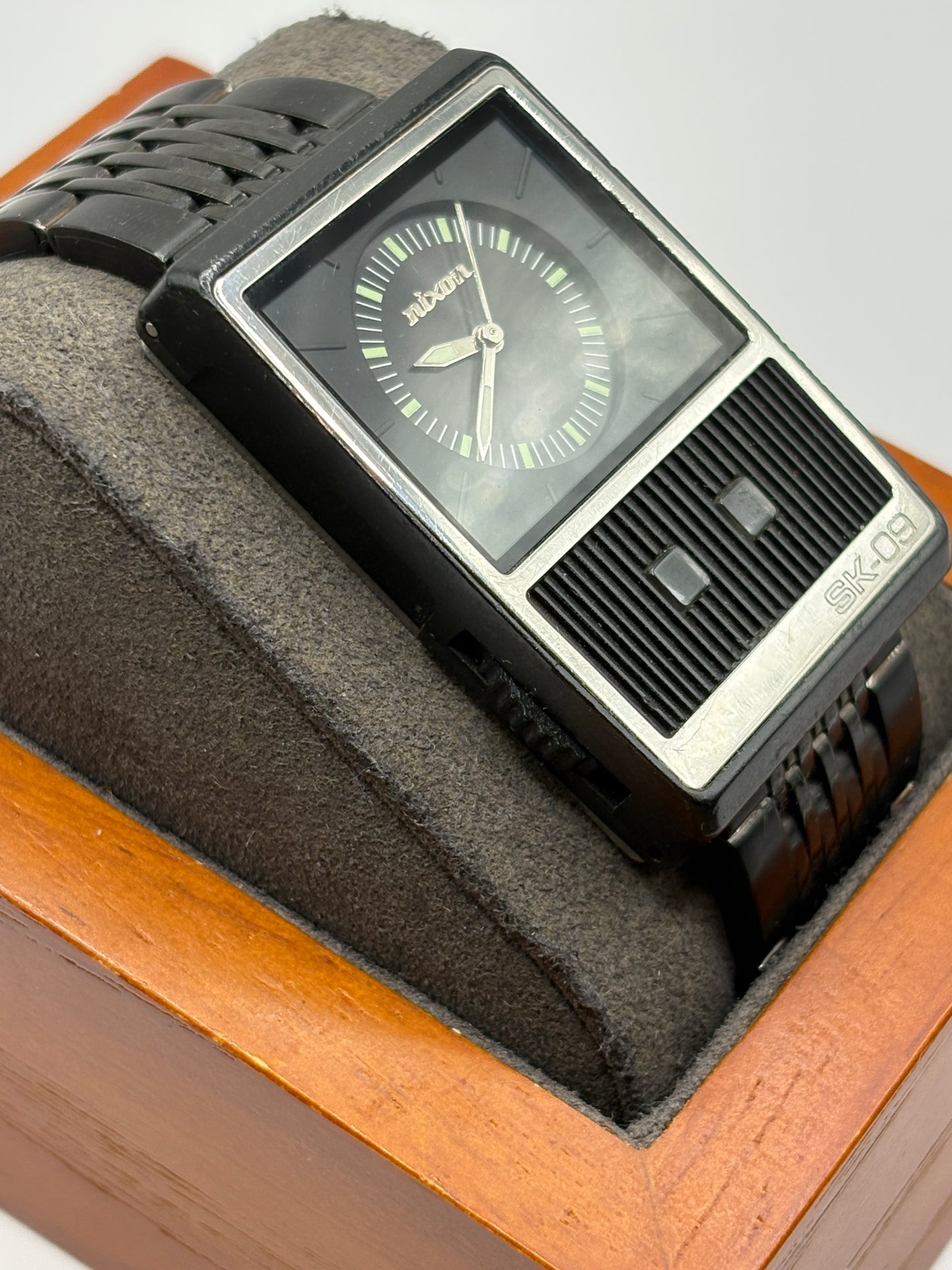 With box very rare NIXON sk-09