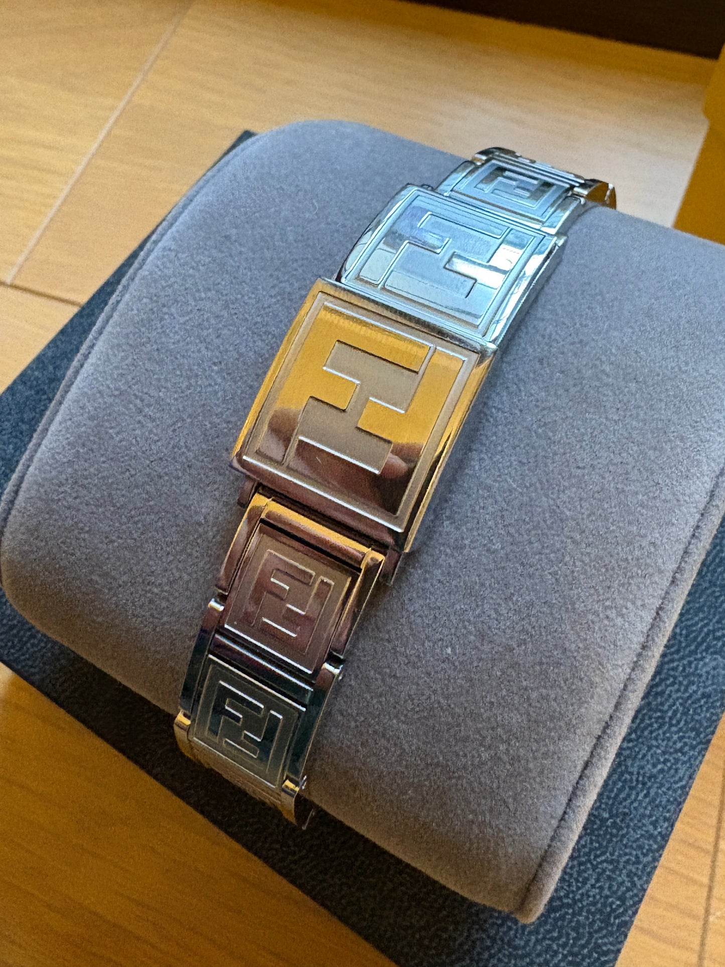 very very rare FENDI  bracelet type WATCH