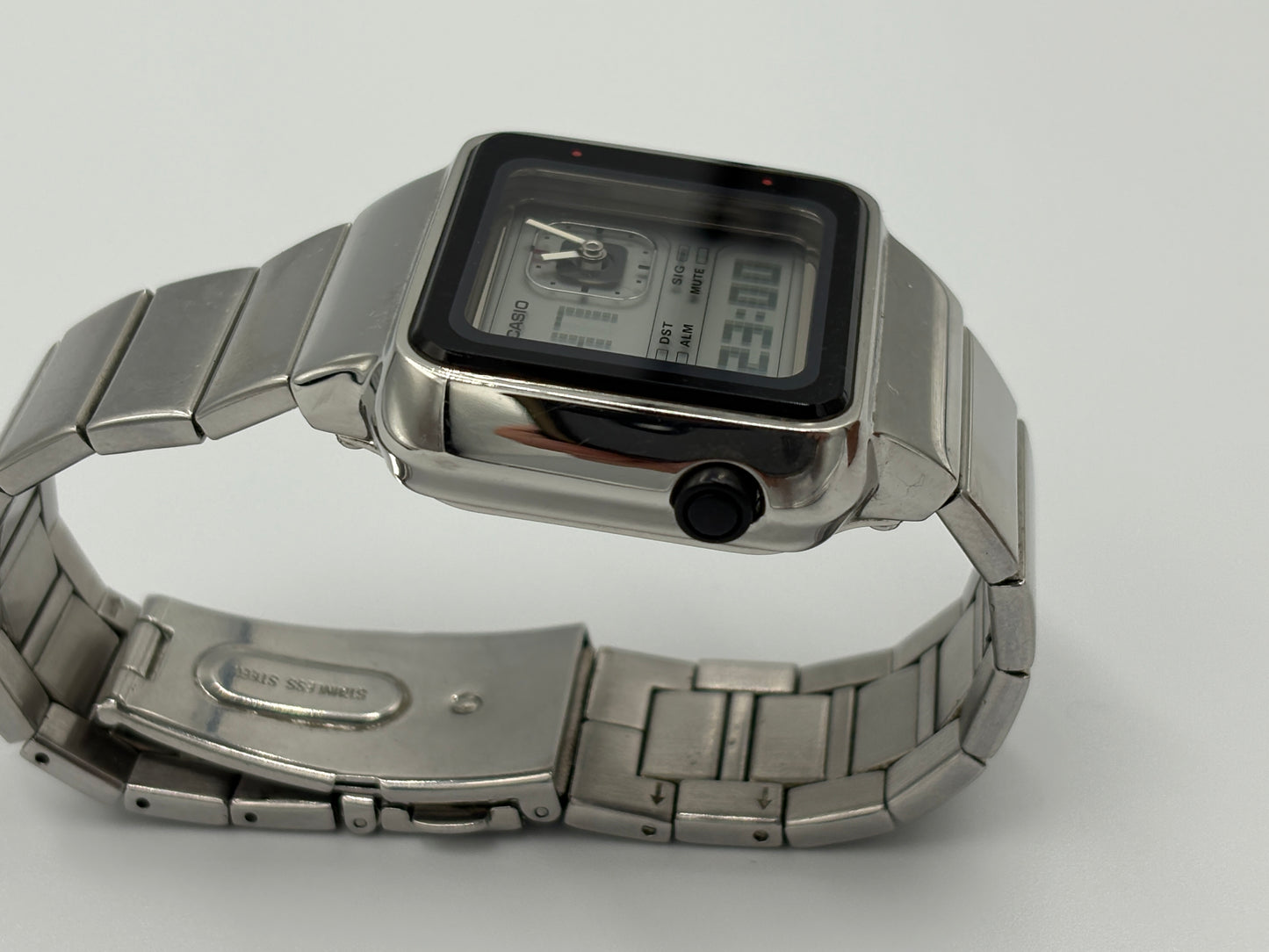 Super rarevintage 90s casio LAQ-2000L