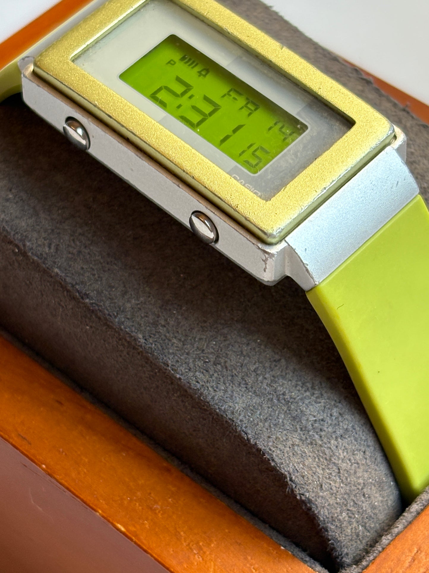 Super rare vintage 90s casio FUTURIST LA-2100