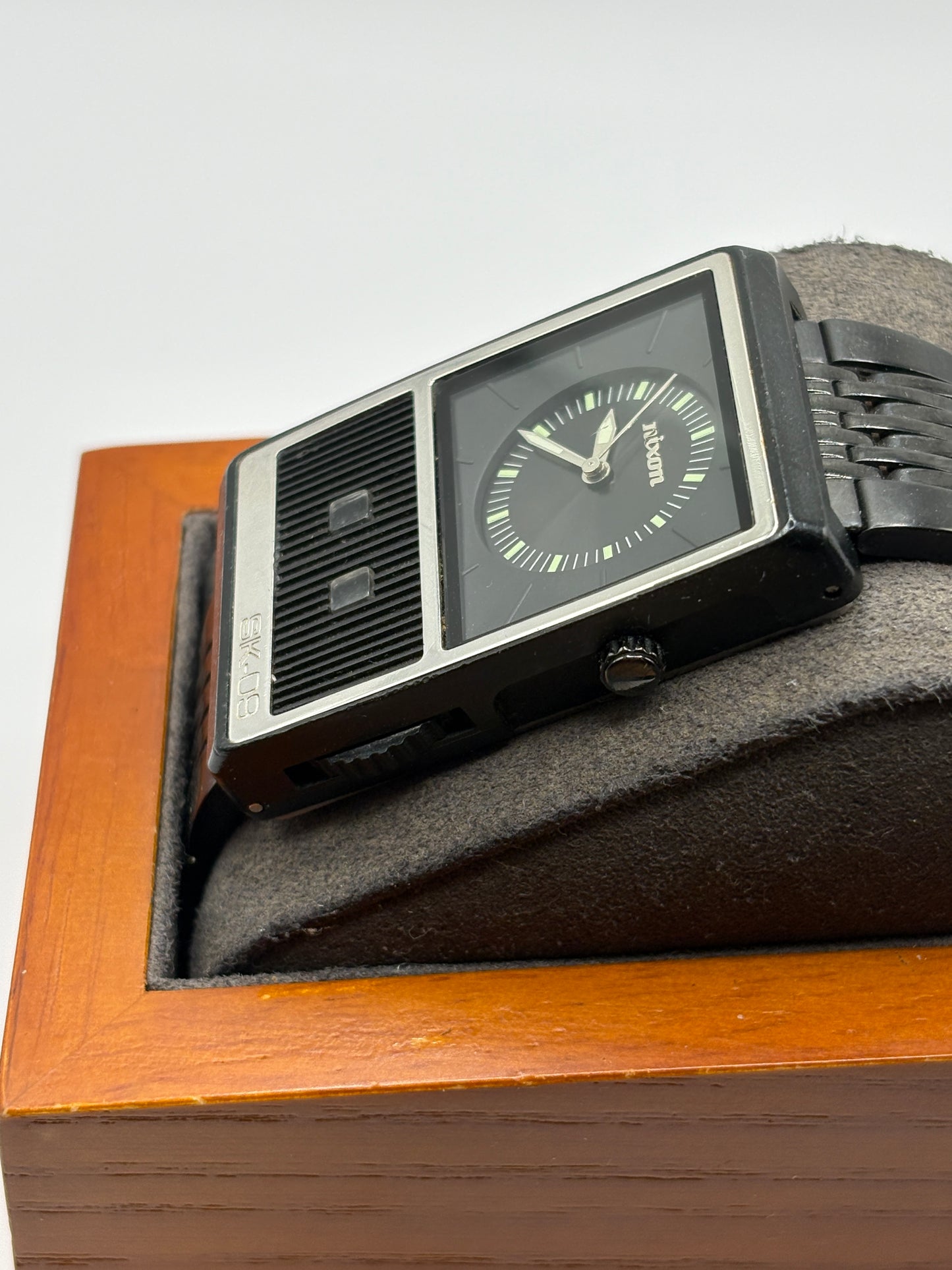 With box very rare NIXON sk-09