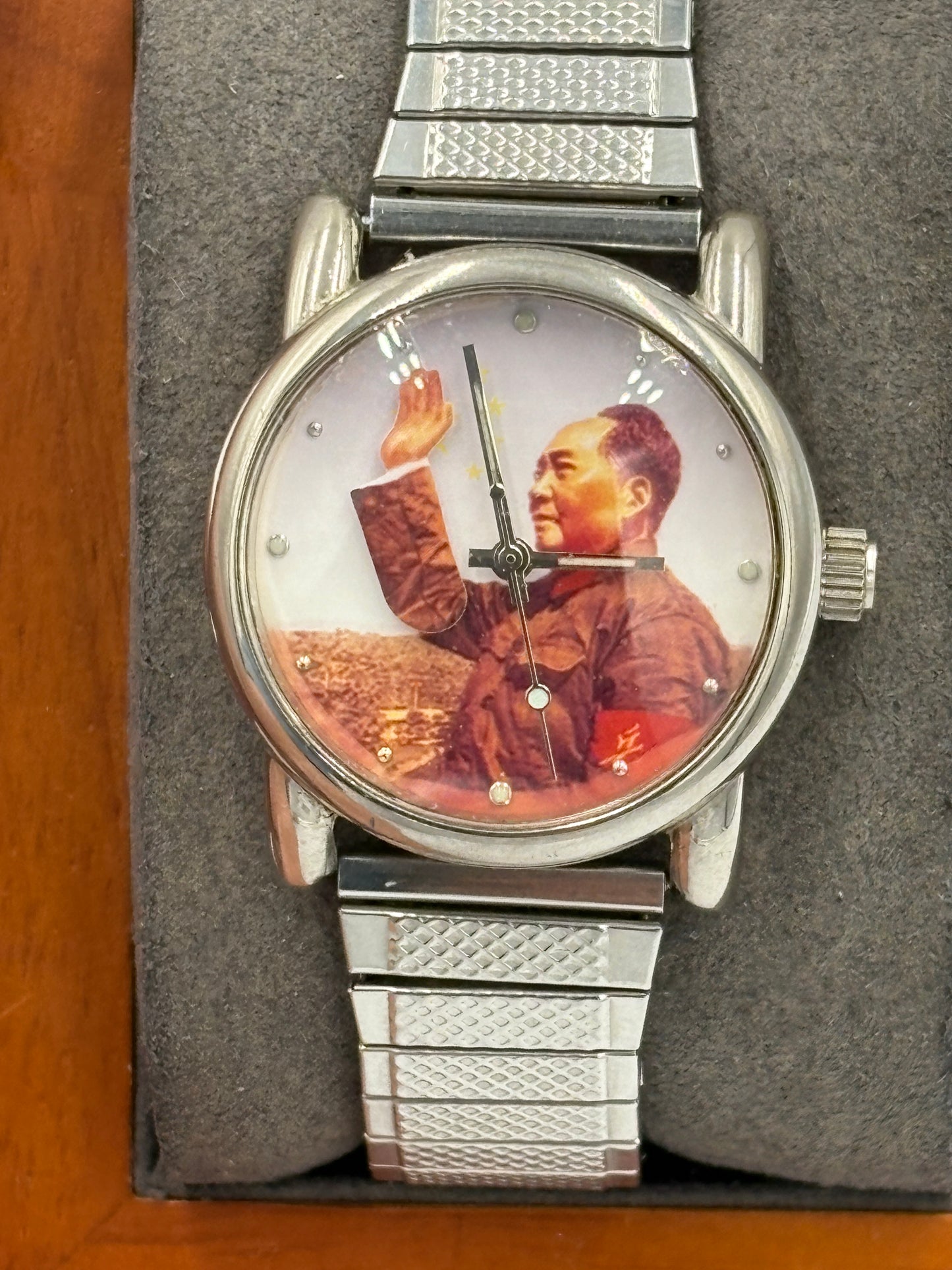 Very rare watch  Mao Zedong waving watch　 skeleton