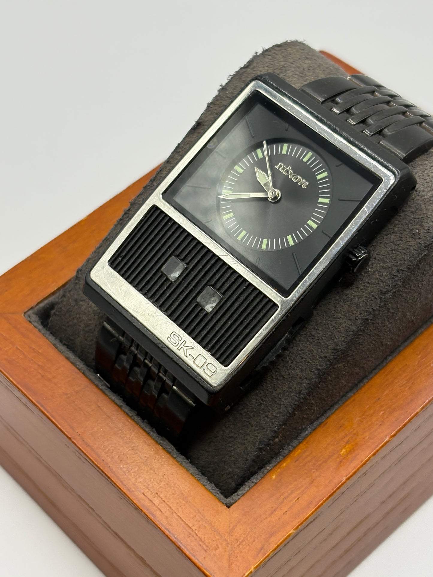 With box very rare NIXON sk-09