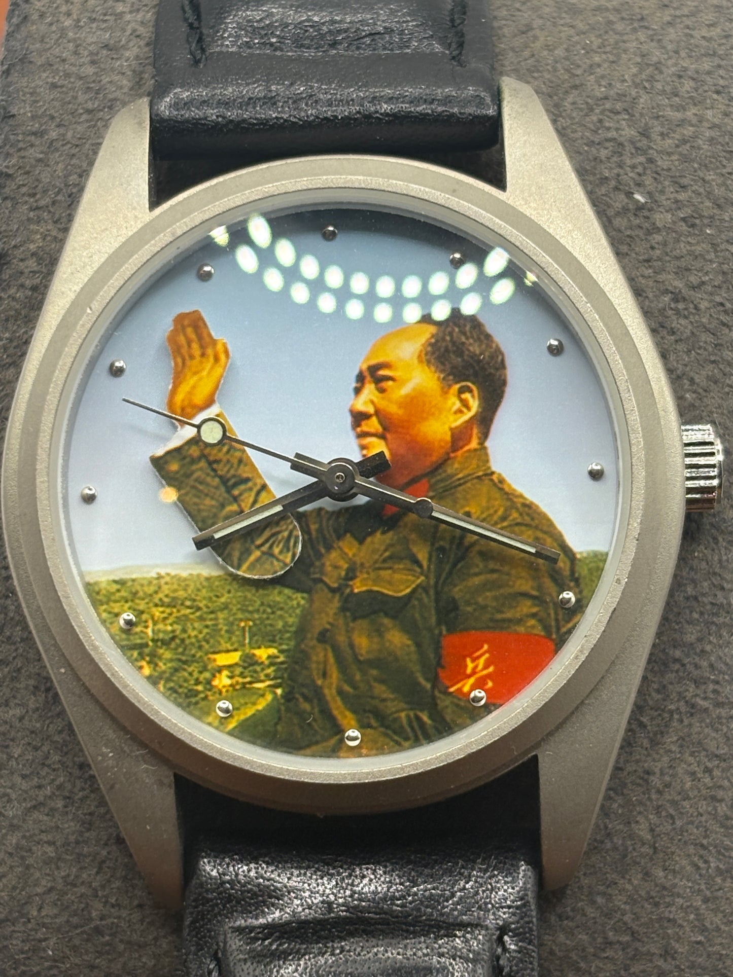 Unused very rare watch  Mao Zedong waving watch　 Shanghai Tang