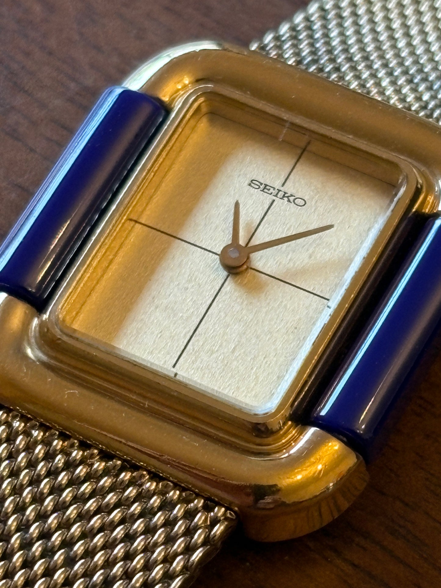 Super rare  Hidden Crown 1719-3070 70s Vintage Watch in Gold