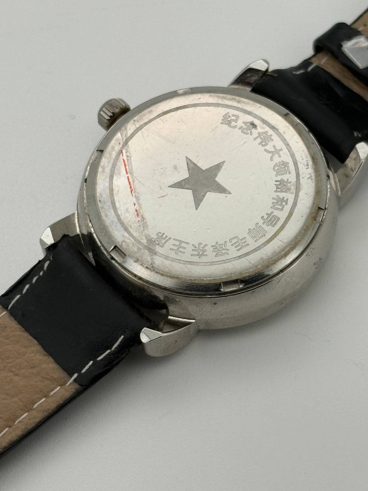 Mao Zedong waving watch　