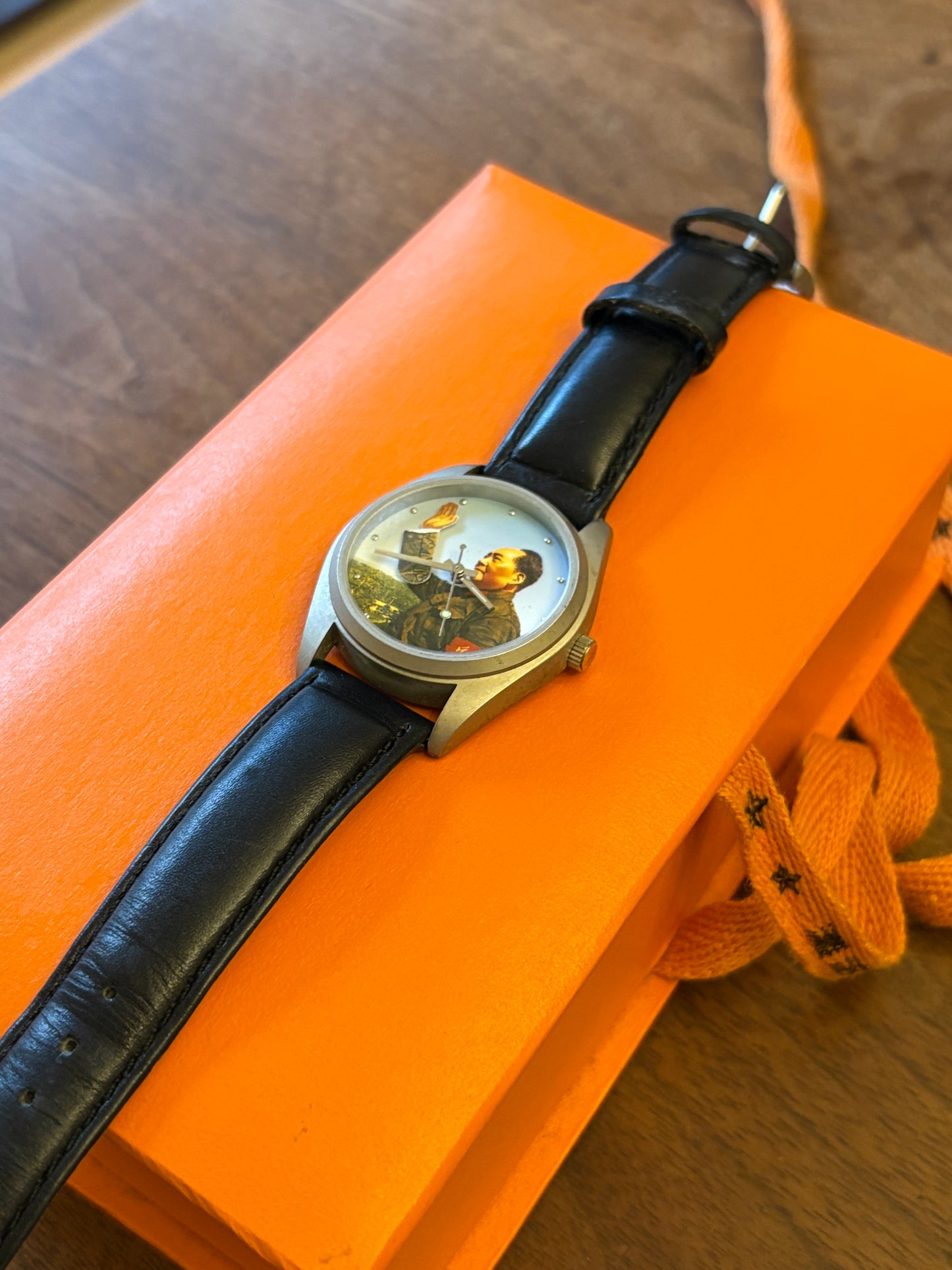 Unused WITH　BOX　 very rare watch  Mao Zedong waving watch　 Shanghai Tang
