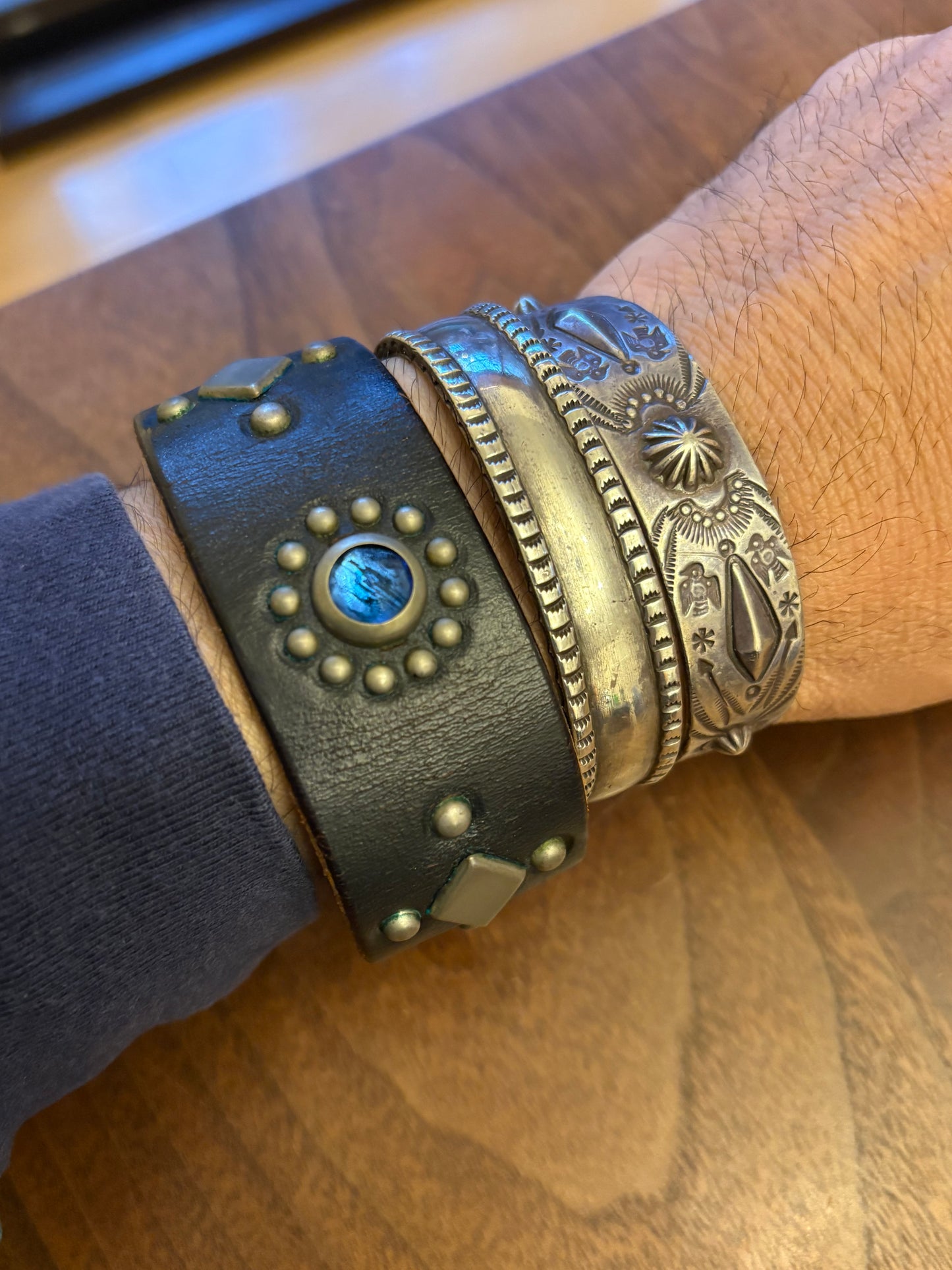 HTC leather studs  bracelet