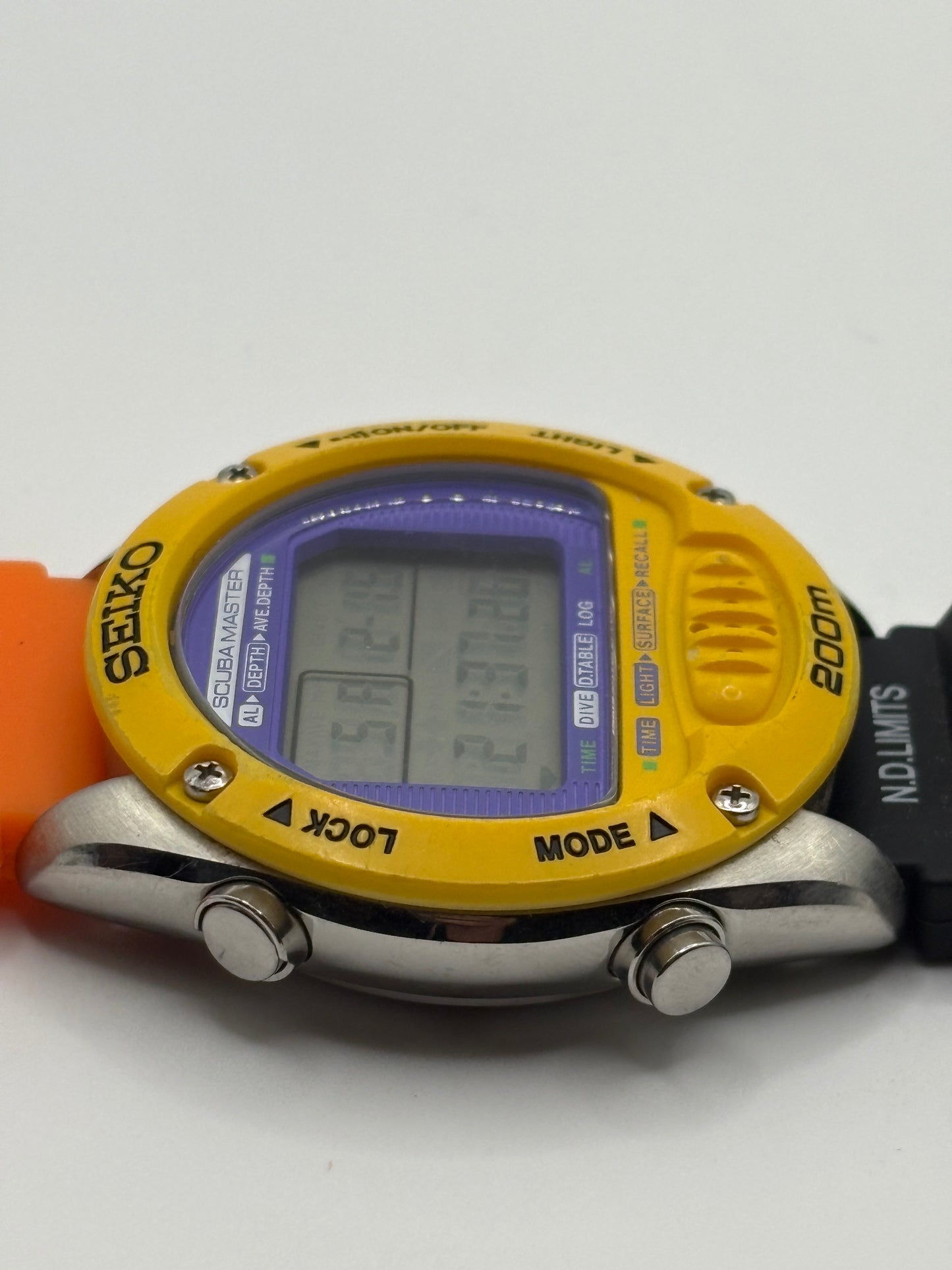 Ultra  rare   90s SEIKO  M705-5A0A