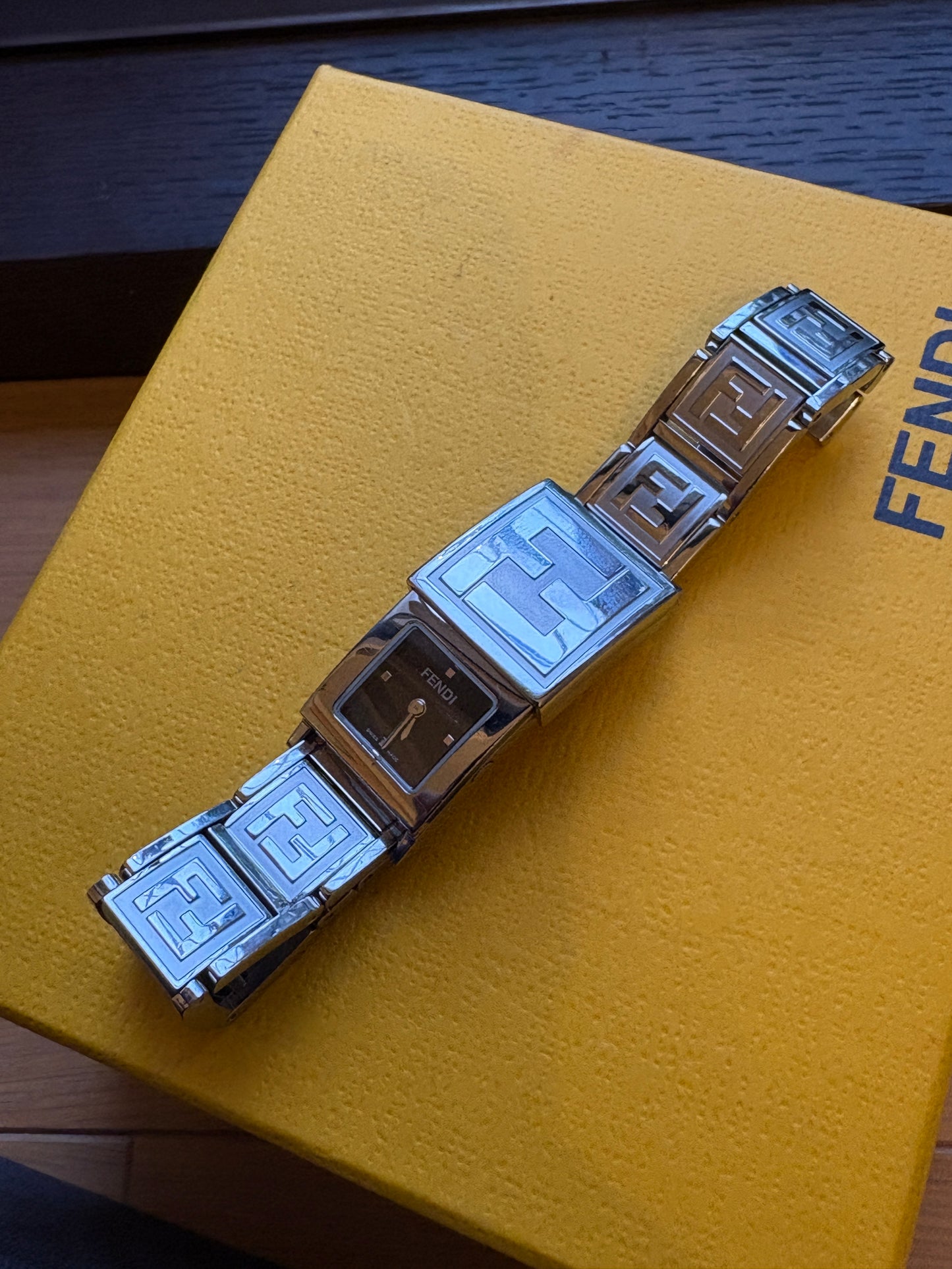 very very rare FENDI  bracelet type WATCH