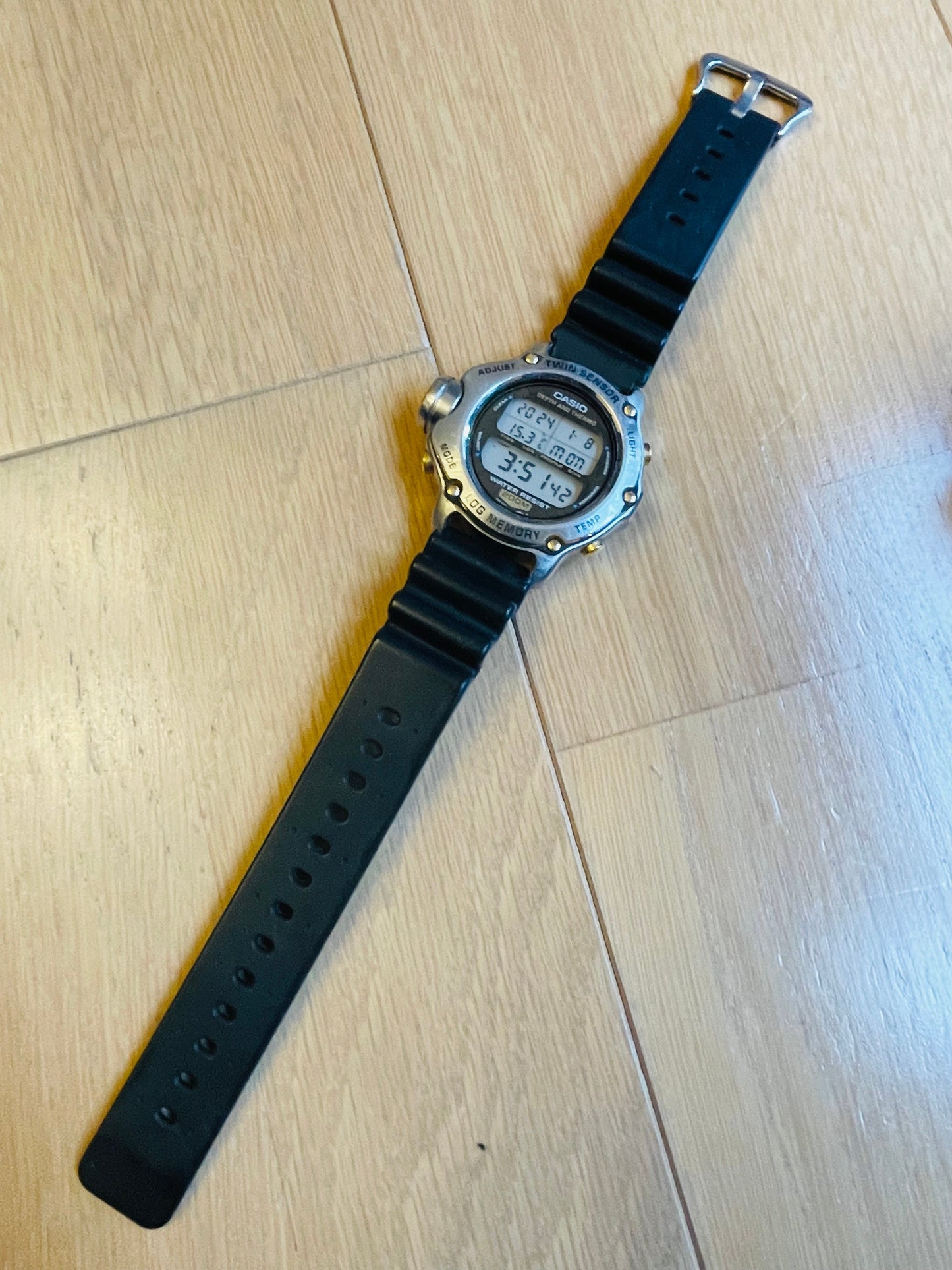 Vintage 90's Casio Diver ALT-7000