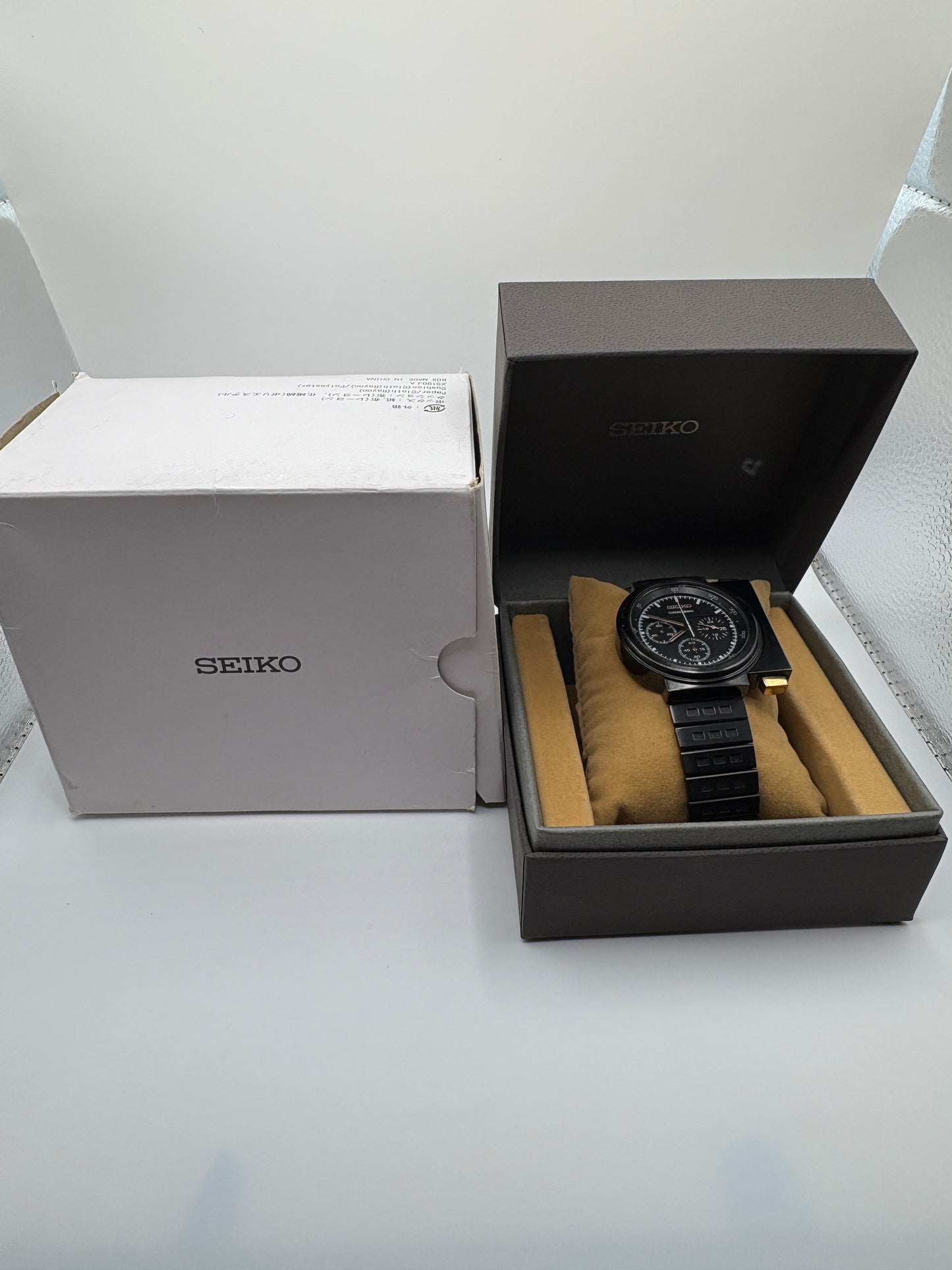 With boxUltra rare　ALIEN Limited to 2000 worldwid eseiko ×Giugiaro