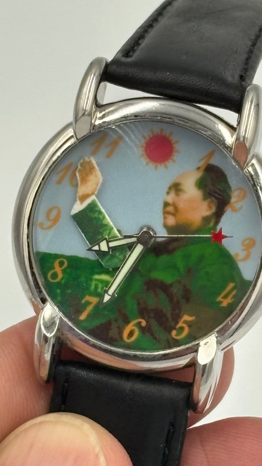 ②Very rare watch  Mao Zedong waving watch　