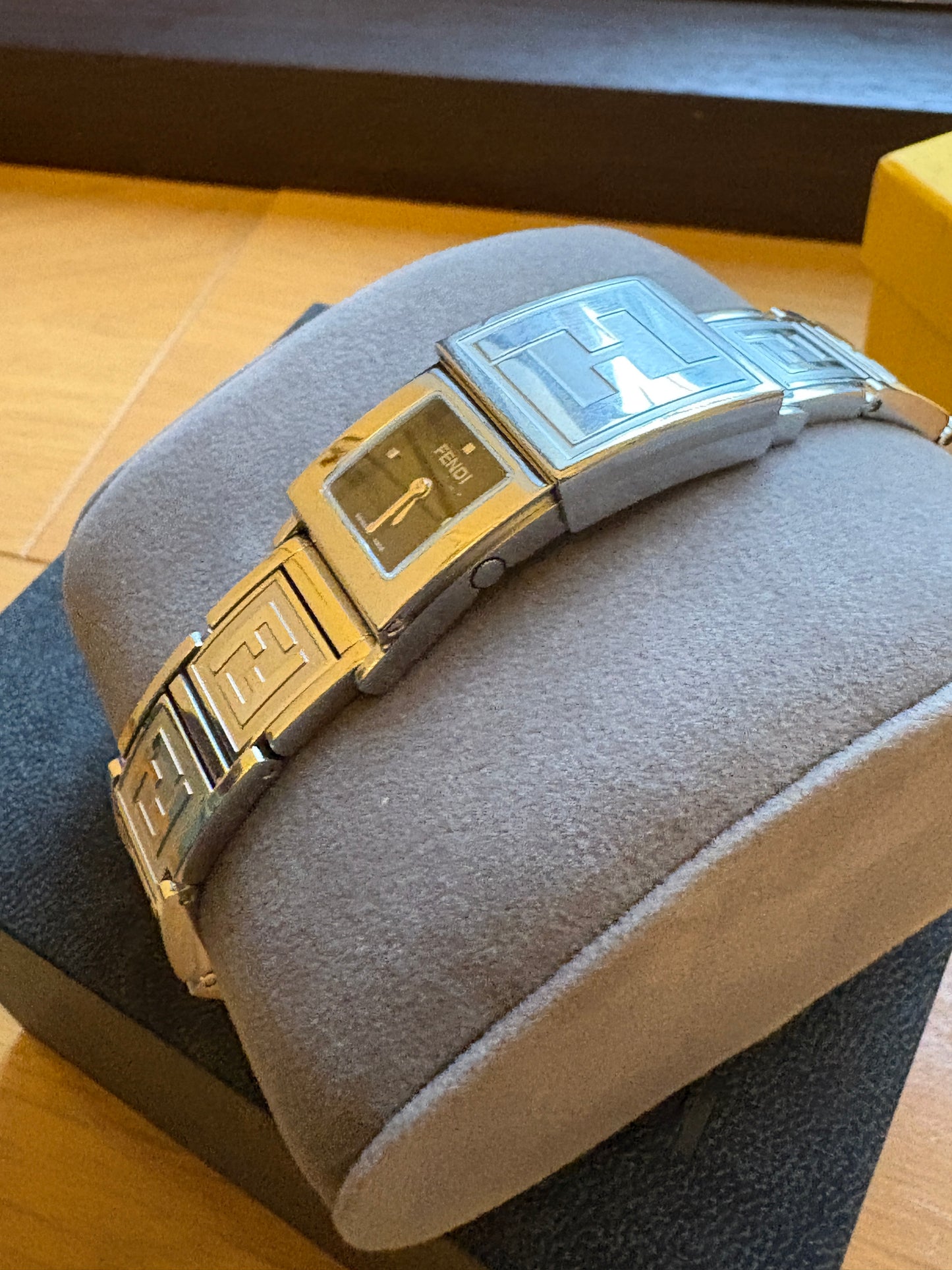 very very rare FENDI  bracelet type WATCH