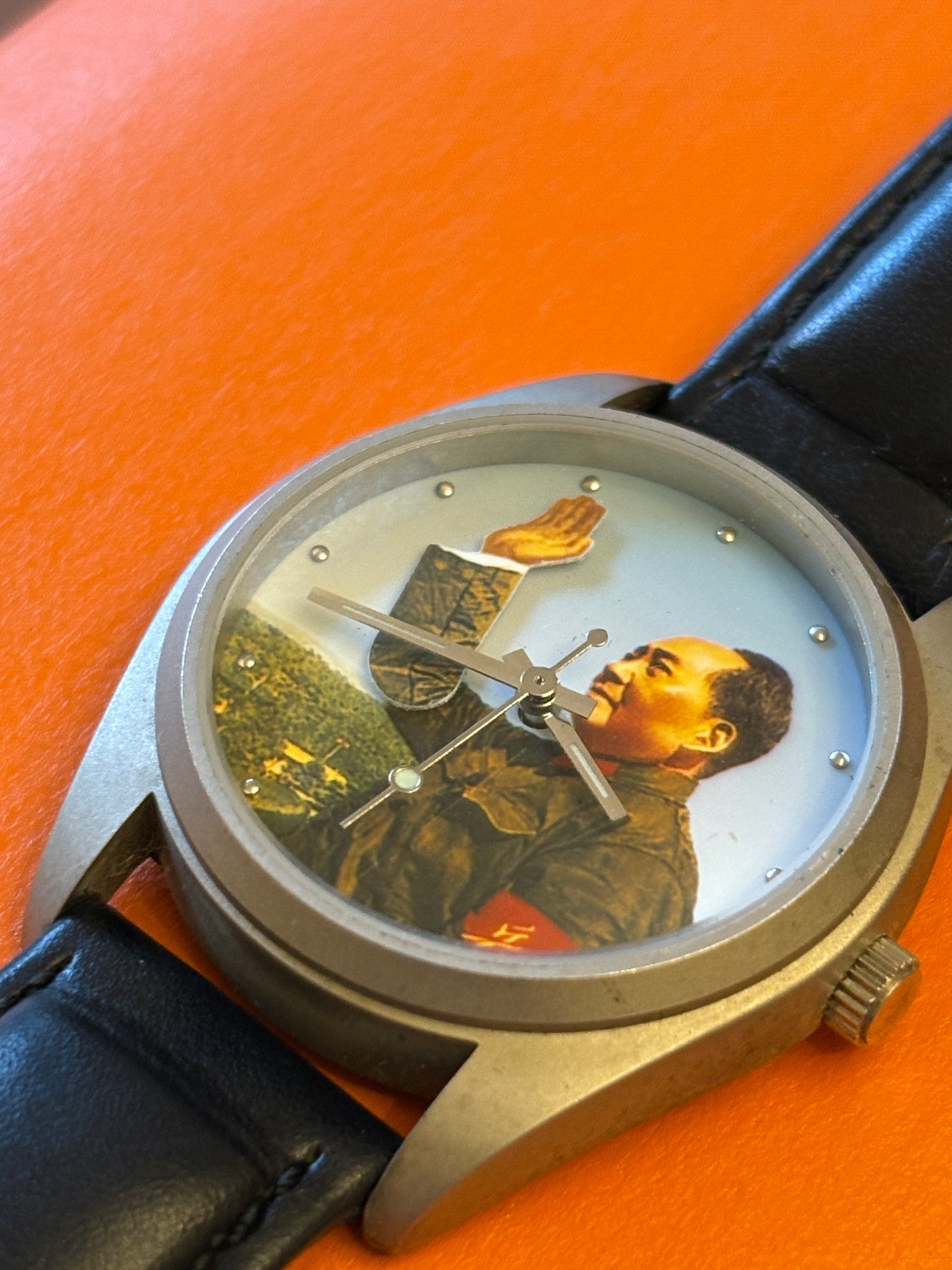 Unused WITH　BOX　 very rare watch  Mao Zedong waving watch　 Shanghai Tang