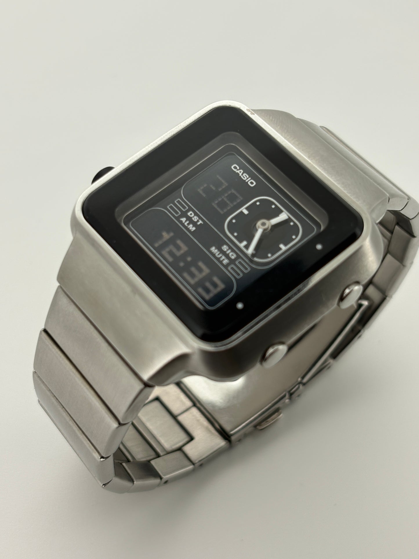 With Box 90s casio LAQ-2000D