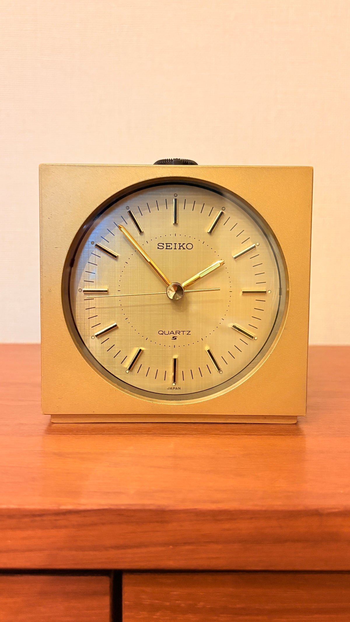 70s seiko clock The world’s first quartz alarm clock