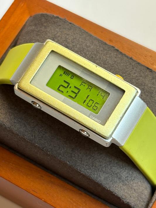 Super rare vintage 90s casio FUTURIST LA-2100