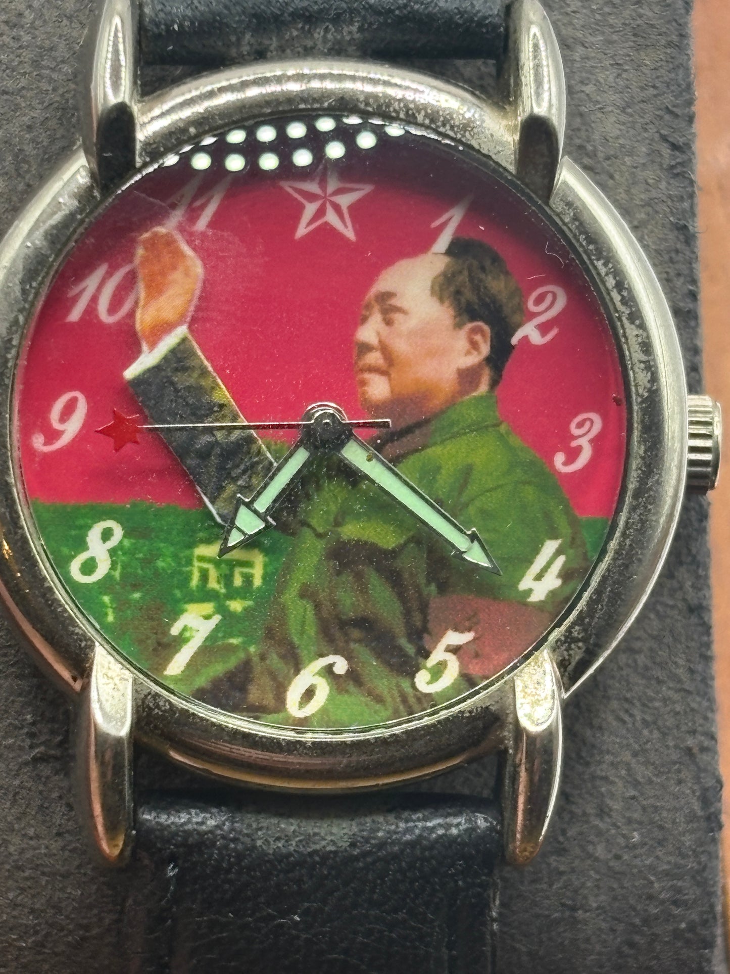 Super rare watch  Mao Zedong waving watch　