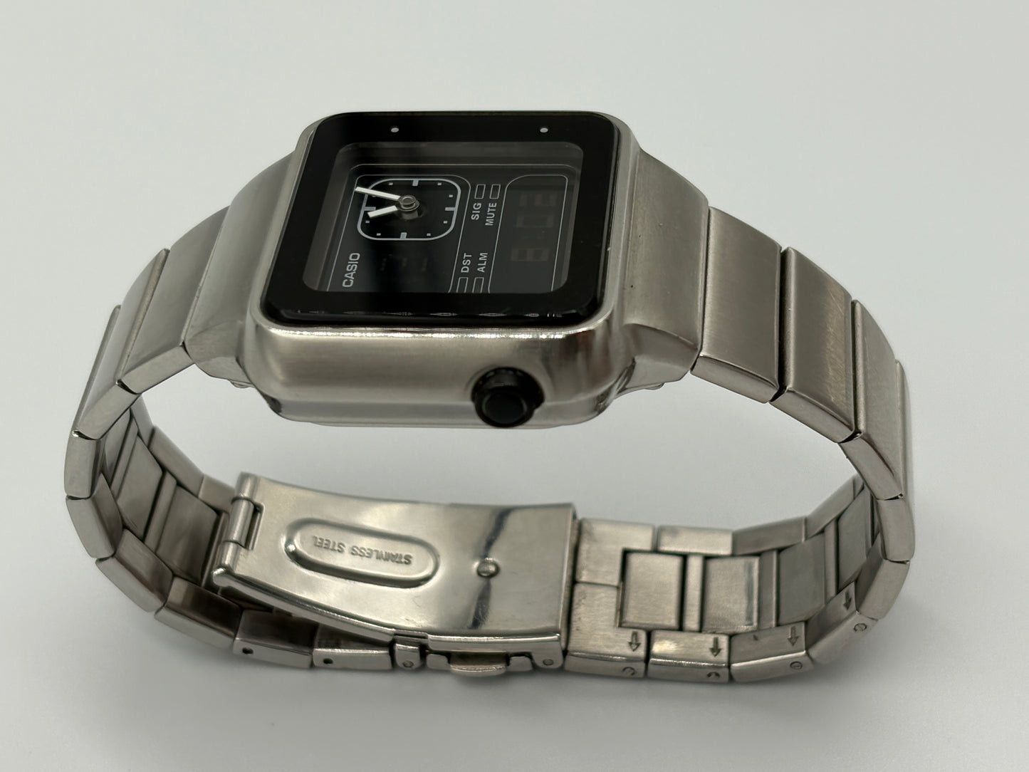 Super rarevintage 90s casio LAQ-2000D