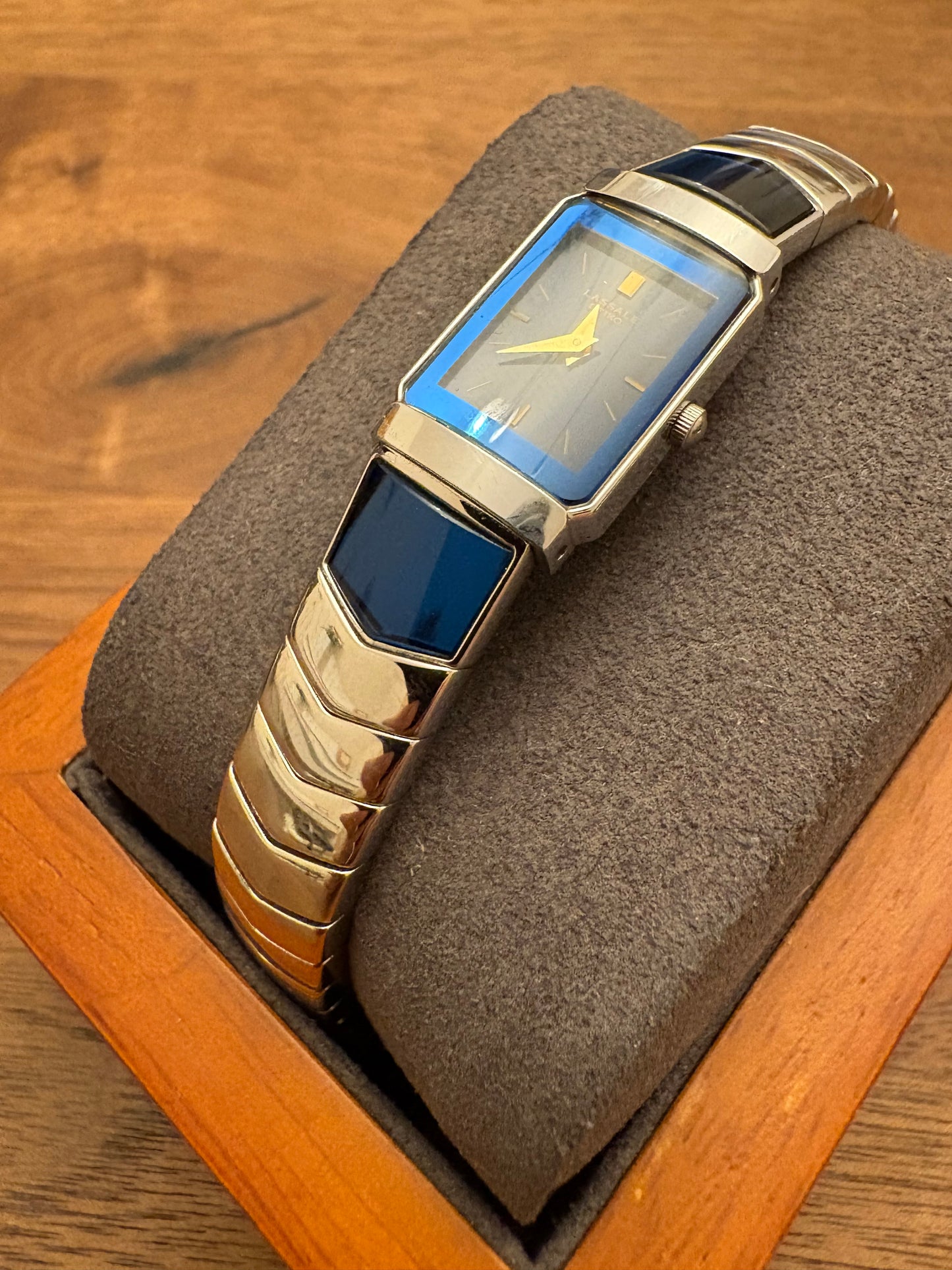 Ultra super rare 90s vintage seiko LASSALE 1F20-6C70