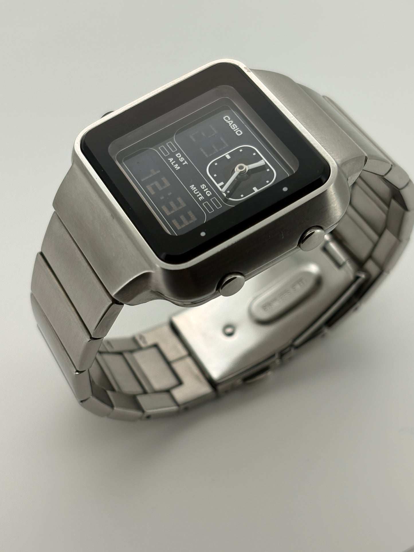 With Box 90s casio LAQ-2000D