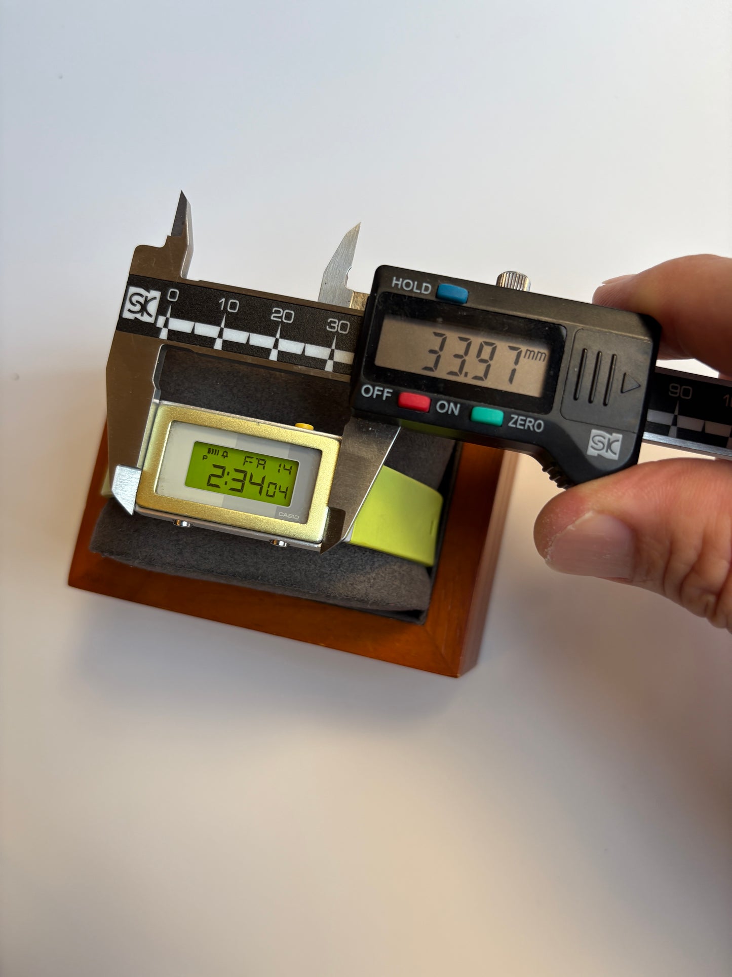 Super rare vintage 90s casio FUTURIST LA-2100