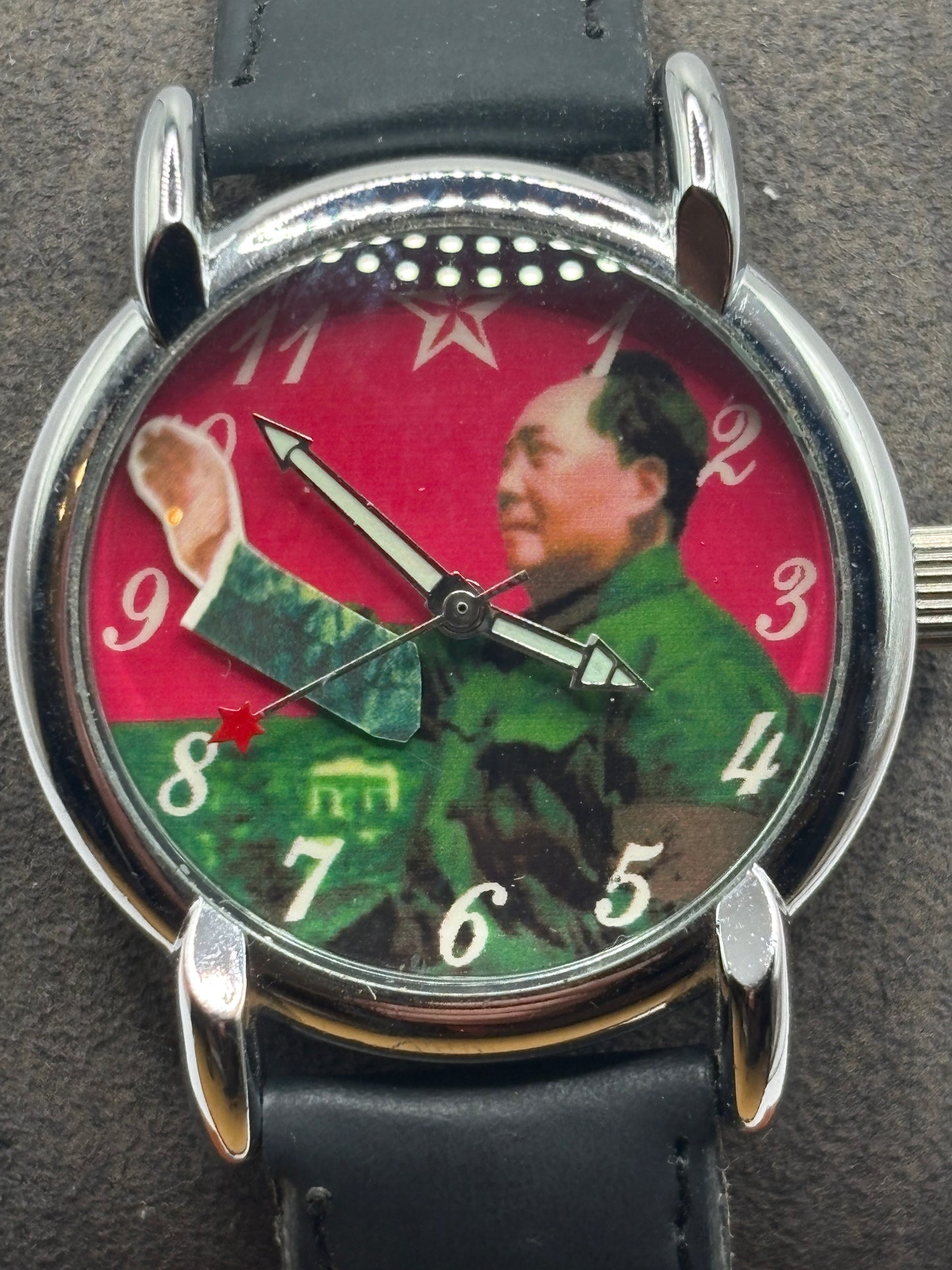 Super rare watch  Mao Zedong waving watch　
