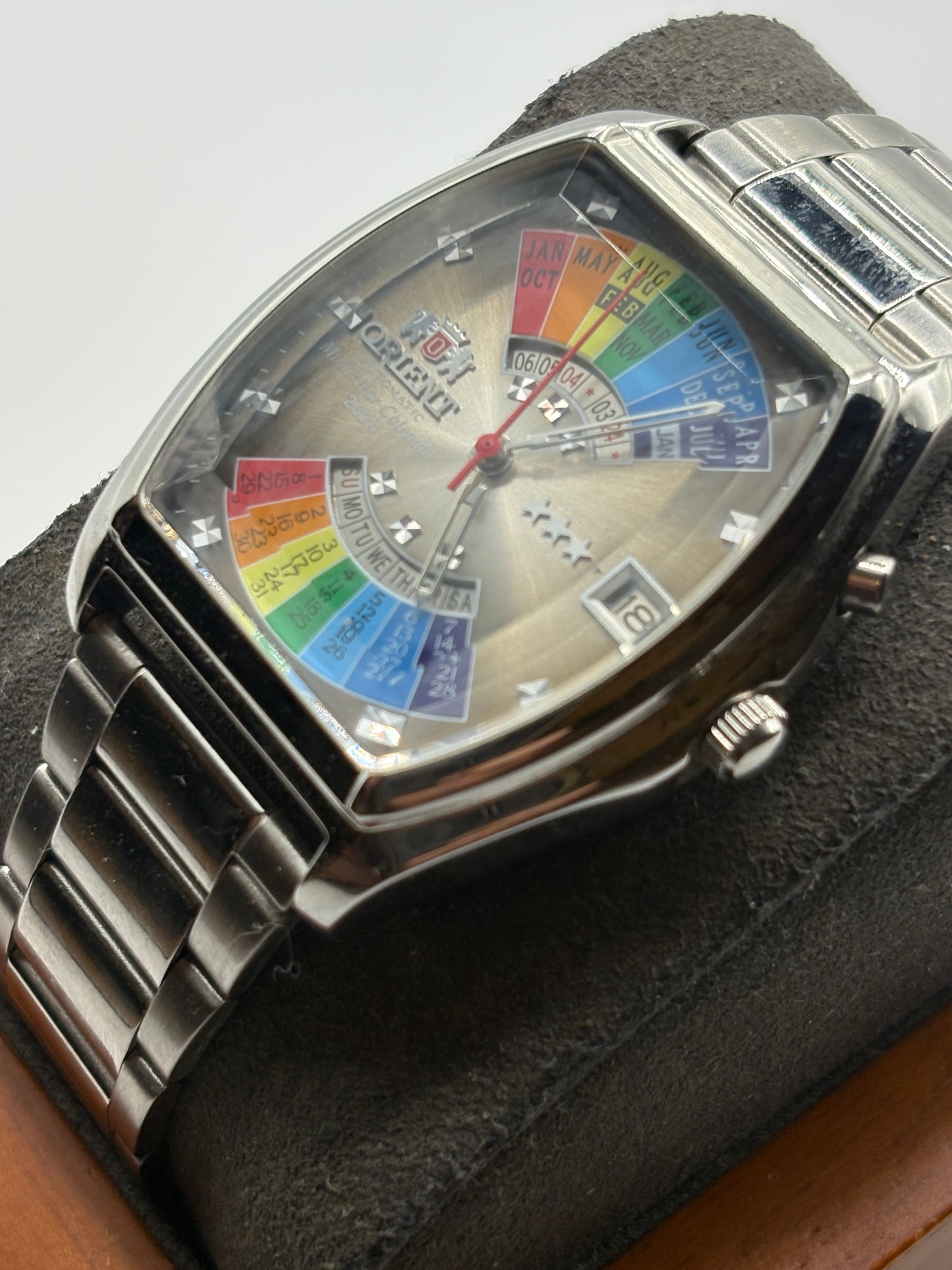 Super rare Vintage ORIENT Multi-Year Calendar Rainbow Dial Automatic