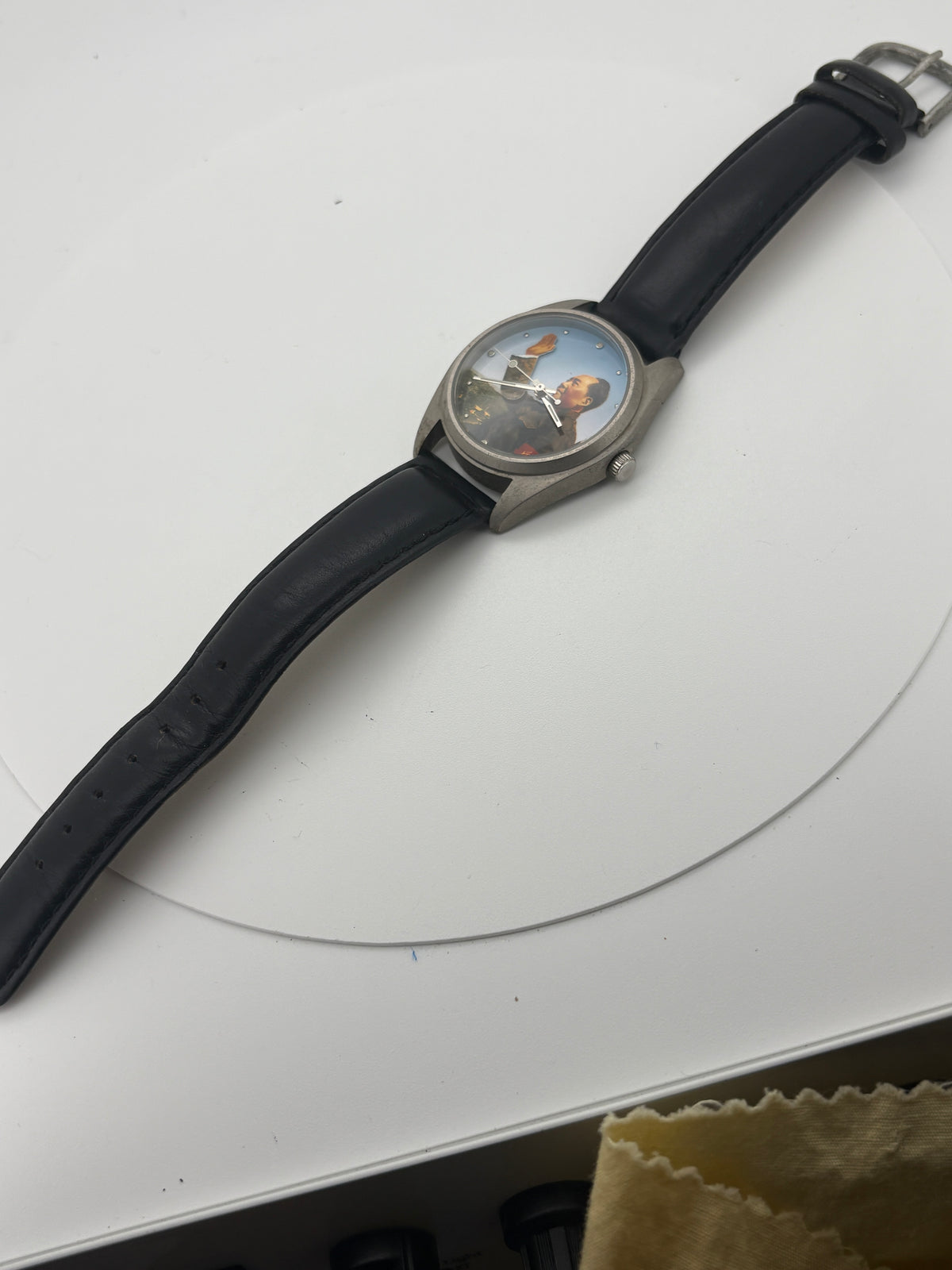 Shanghai Tang Mao Zedong waving watch　