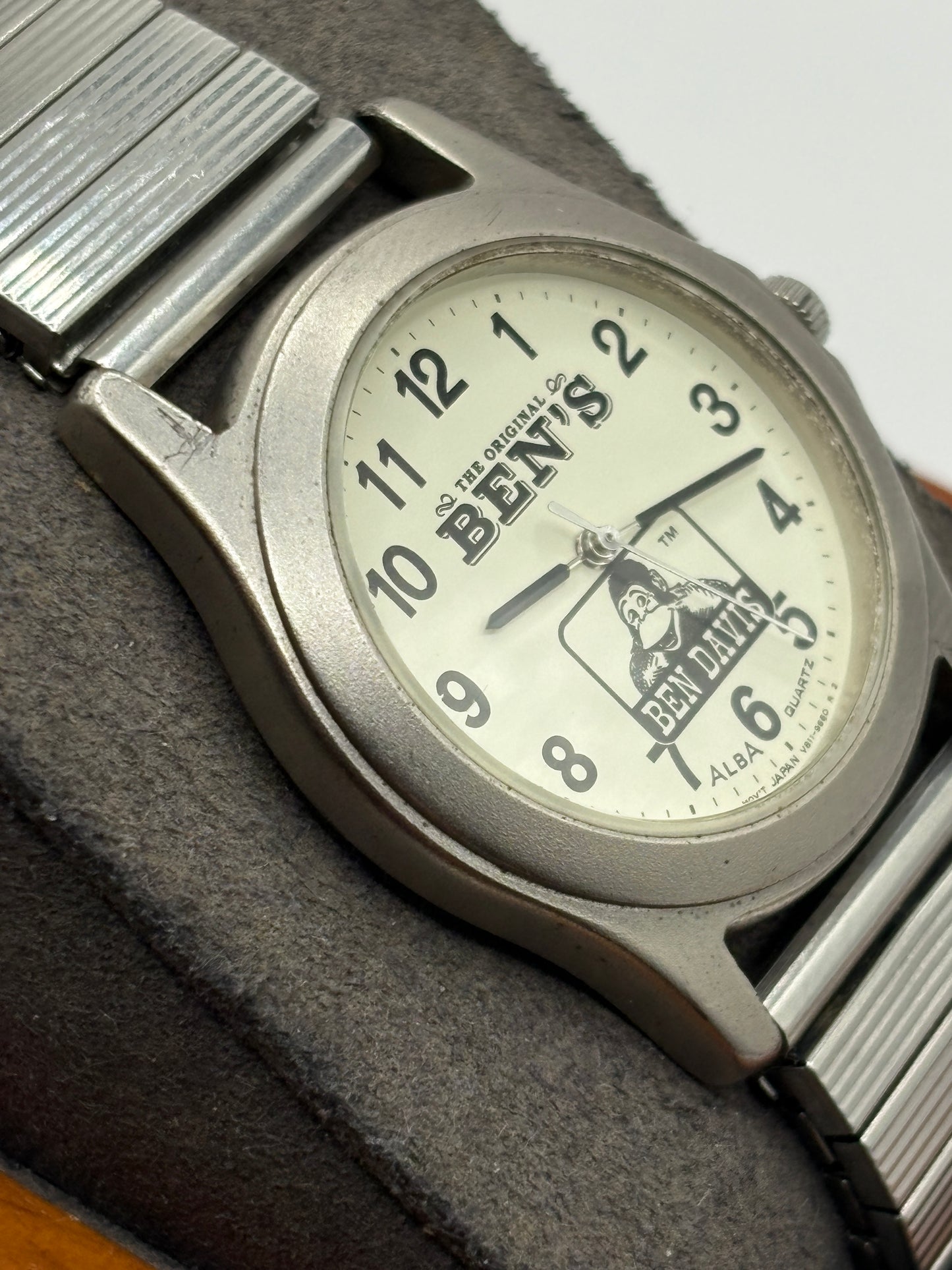 Super rare  vintage   seiko alba v811-2560