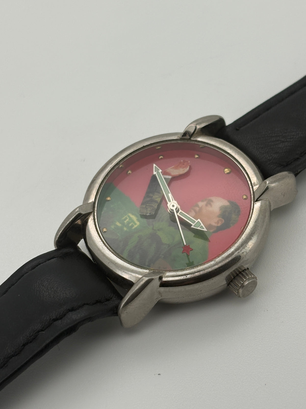 Mao Zedong waving watch　