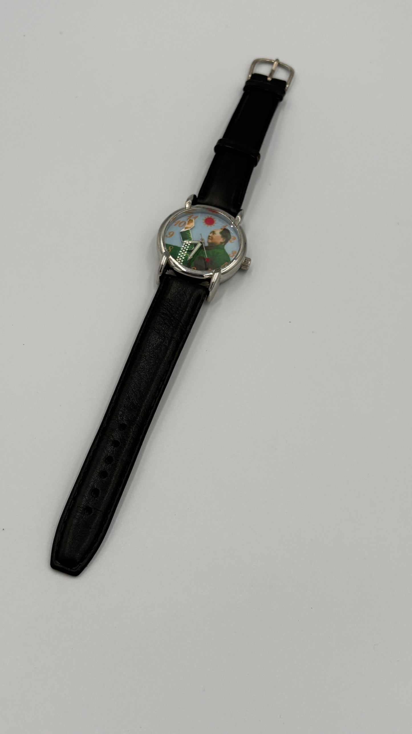 ②Very rare watch  Mao Zedong waving watch　