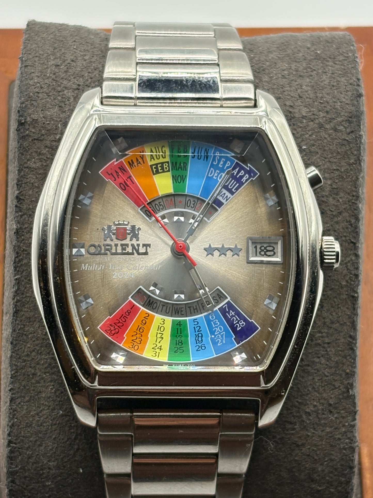 Super rare Vintage ORIENT Multi-Year Calendar Rainbow Dial Automatic