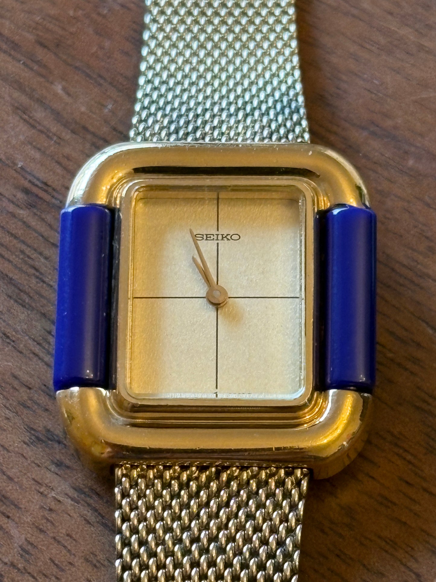 Super rare  Hidden Crown 1719-3070 70s Vintage Watch in Gold