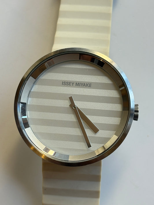 Seiko ×　issey miyake design by Jasper Morrison