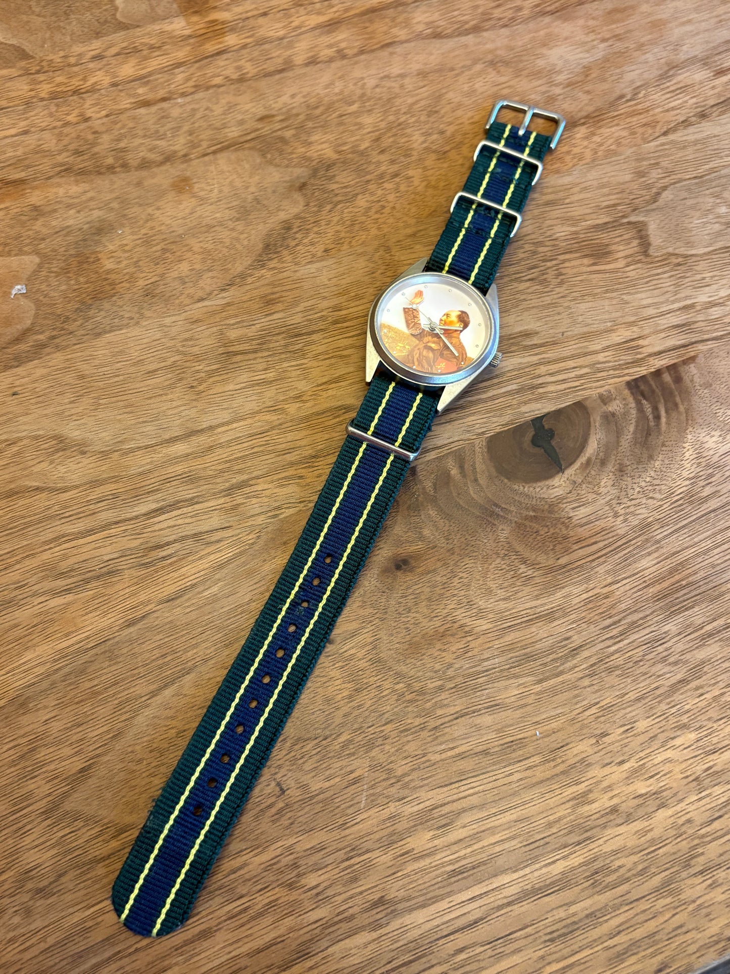 Very rare watch  Mao Zedong waving watch　 Shanghai Tang